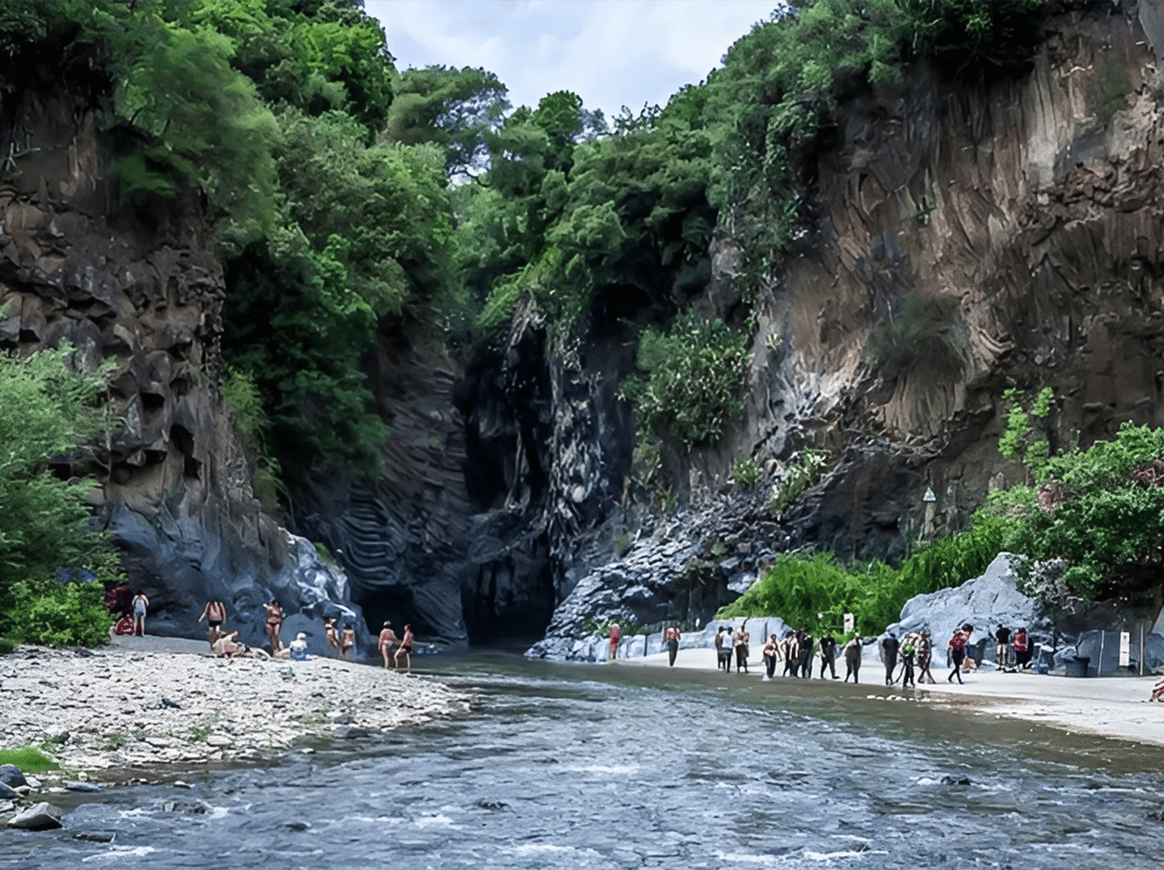 Uitzicht op de Etna en landschap tijdens een dagtour vanuit Catania