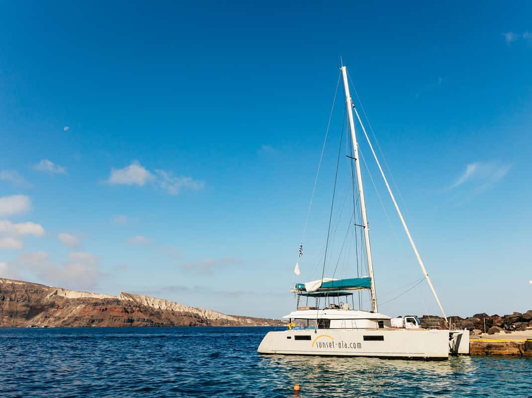 Zwemmen caldera Santorini catamaran
