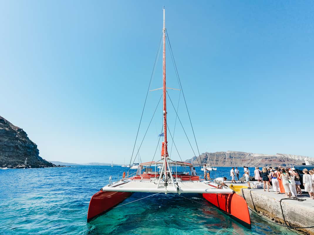BBQ aan boord catamaran Santorini