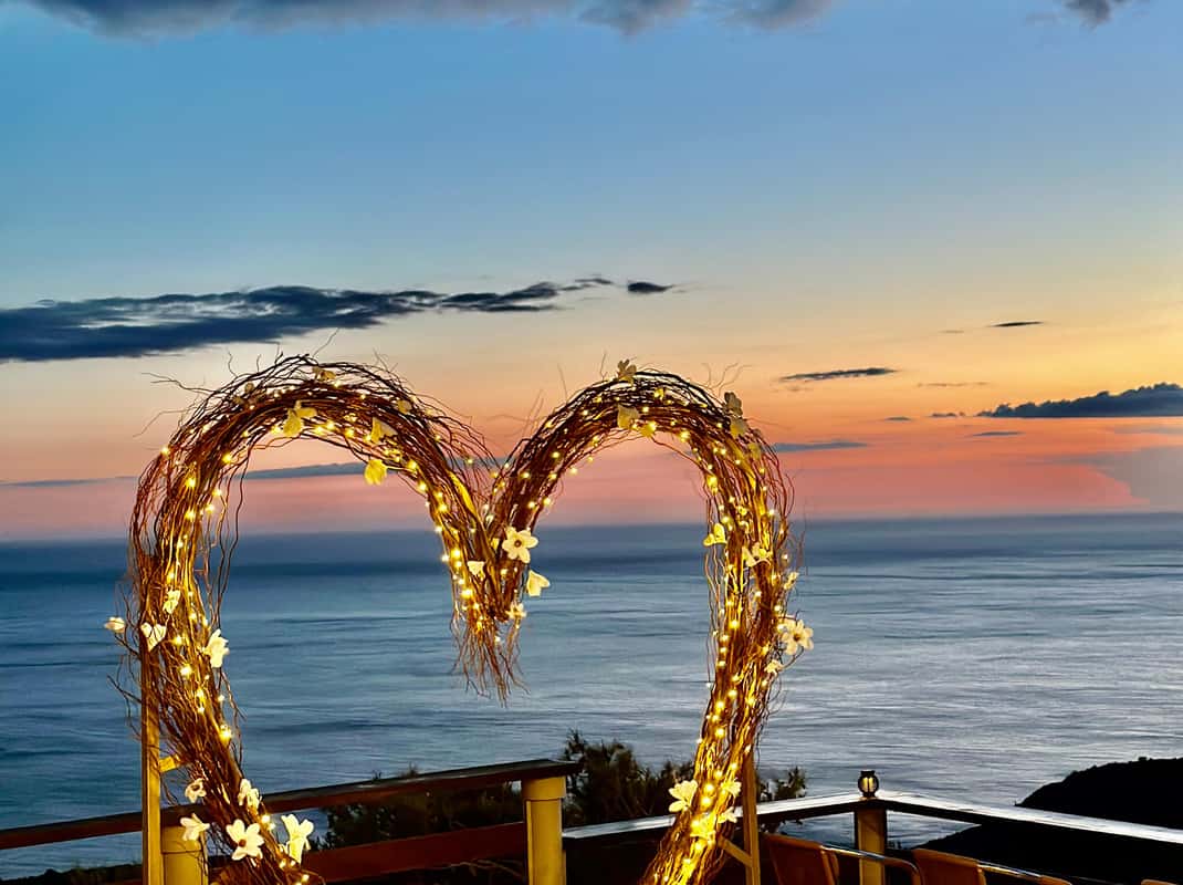 Mizithres rotsen zonsondergang Zakynthos