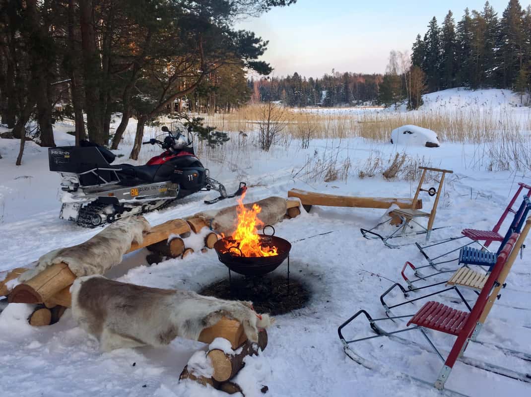 Lunch boven kampvuur