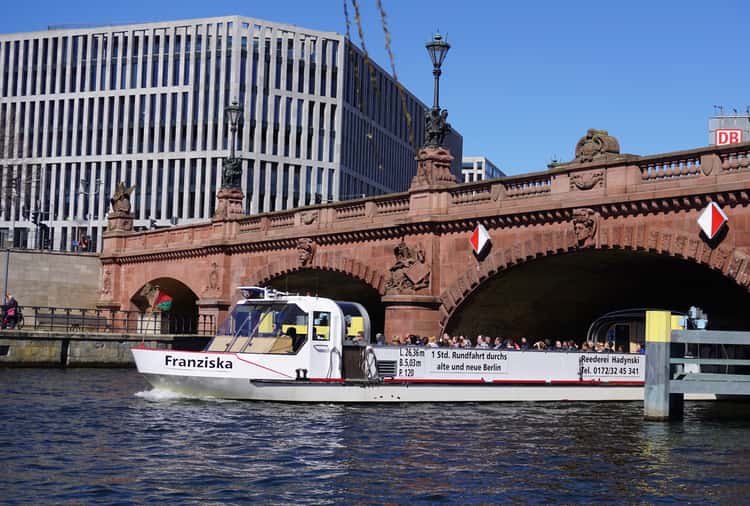 Verwarmde boot op de Spree