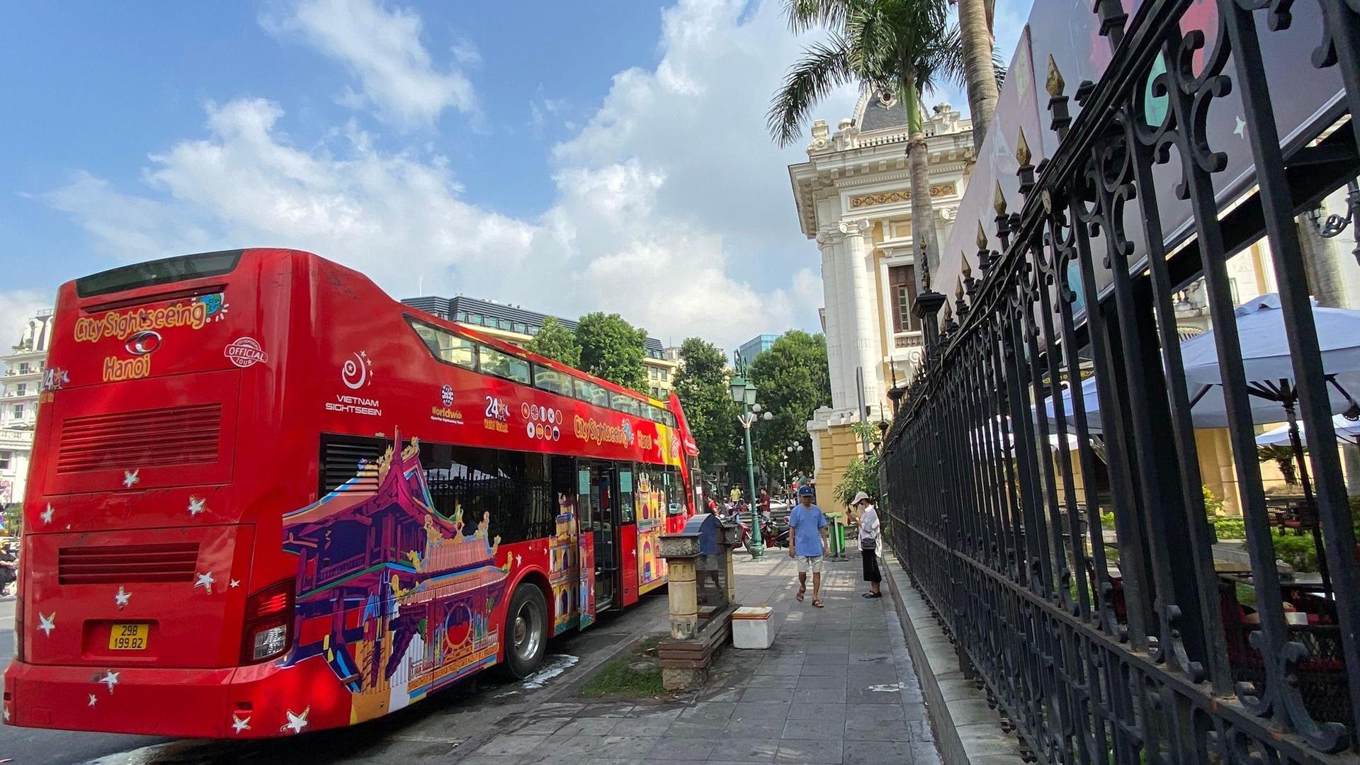 Hanoi: City Sightseeing Hop-On Hop-Off Bus Tour - Thumbnail 2