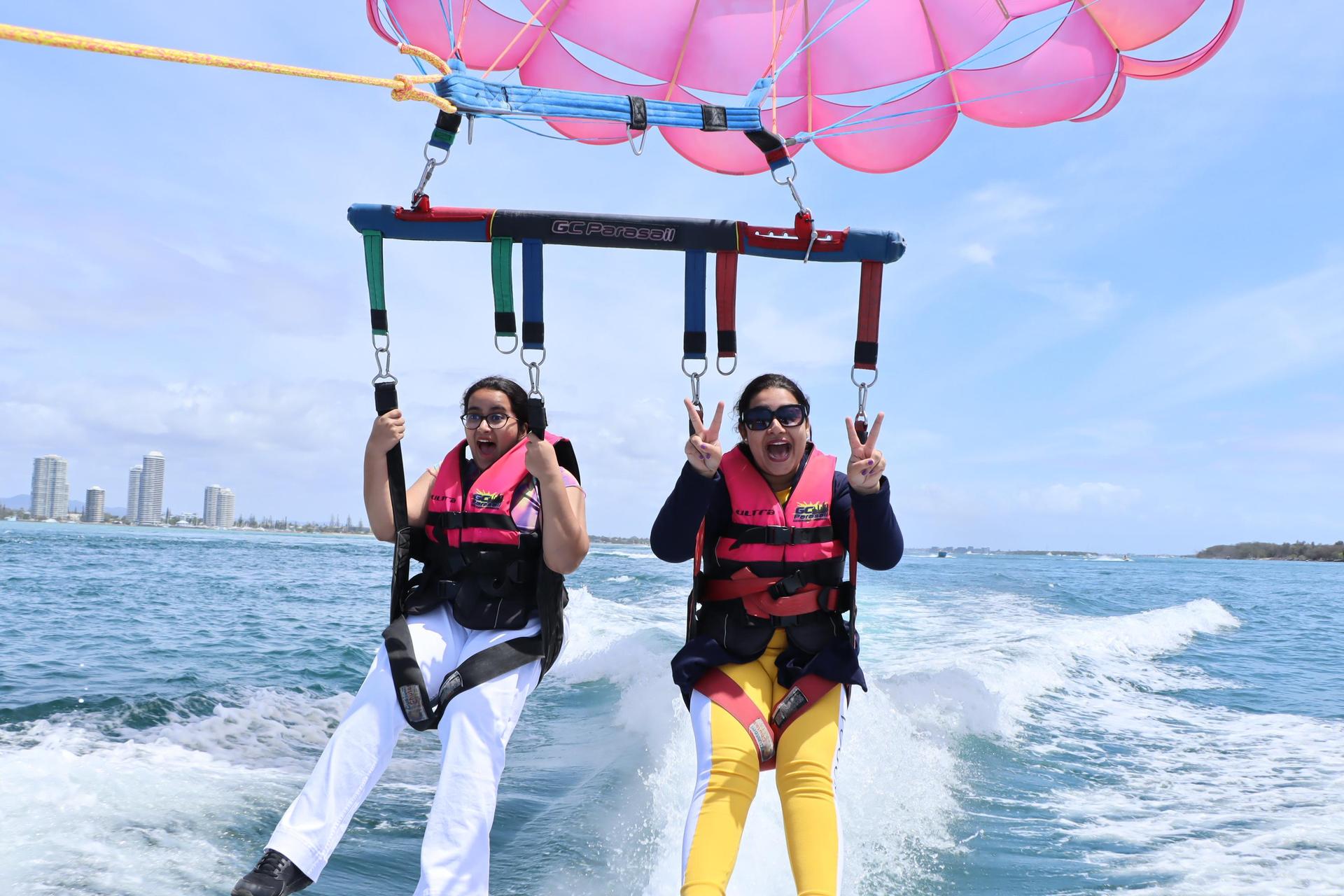Gold Coast: Parasailing in Surfers Paradise with Free Photos - Thumbnail 3