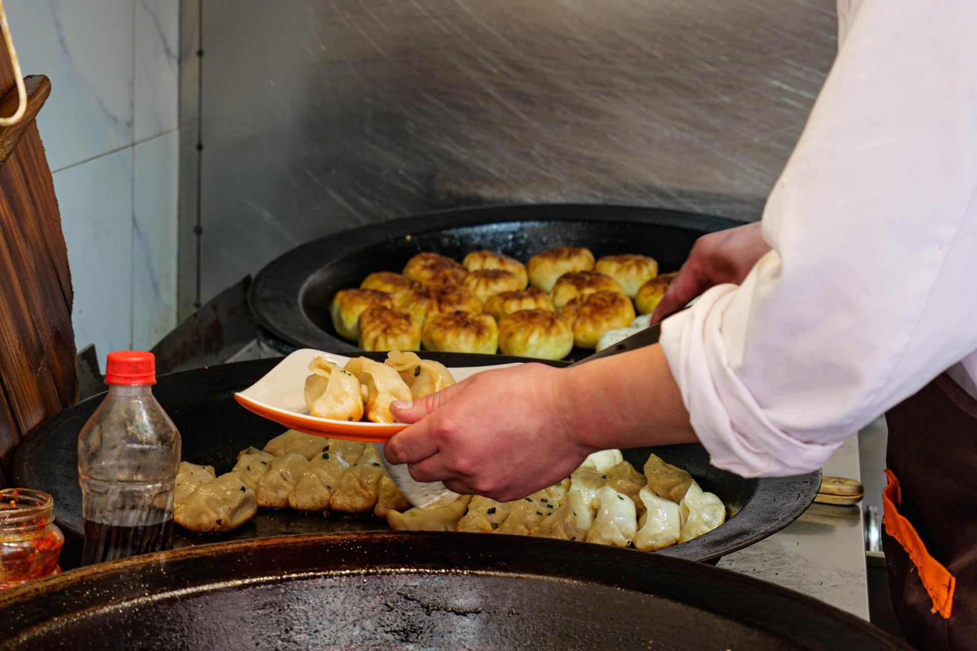 3-hour breakfast walking tour in former French Concession - Thumbnail 3
