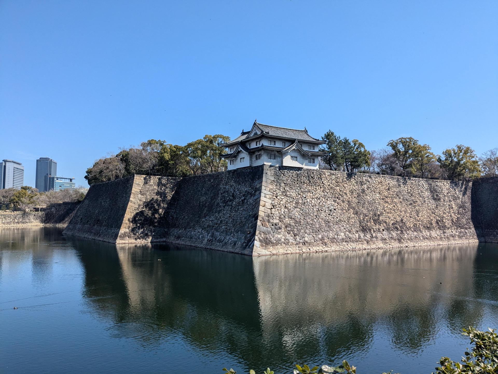 Osaka: Osaka Castle Guided Tour with Local Guide - Thumbnail 3
