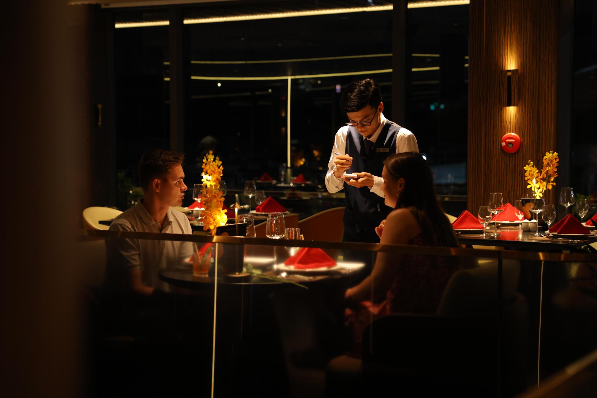 Luxury Dining aboard the Elite Cruise on the Saigon River - Thumbnail 3