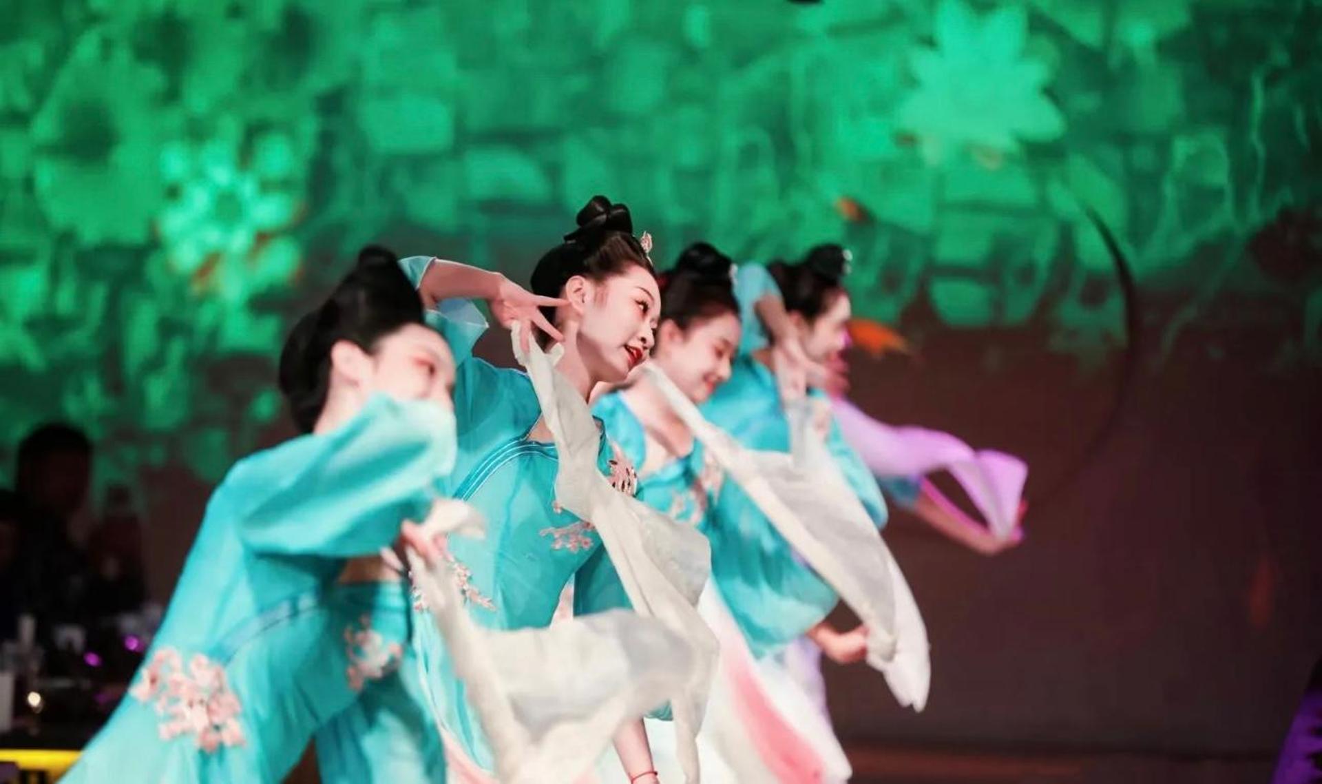 Shanghai Guided Royal Banquet Photo (Incl) with Massage Opt - Thumbnail 2