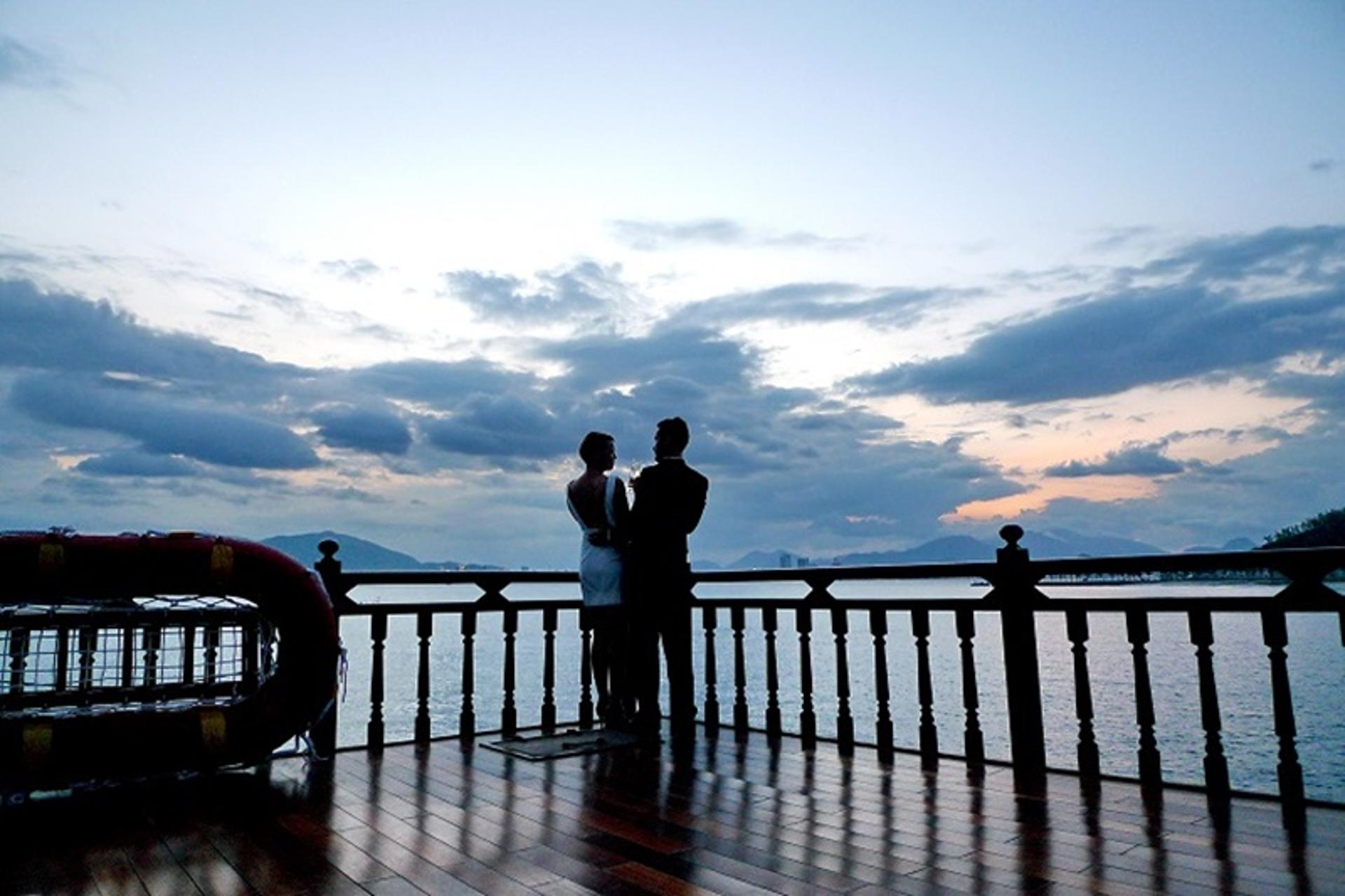 Nha Trang: Romantic Sunset Cocktails and Dinner Cruise - Thumbnail 3