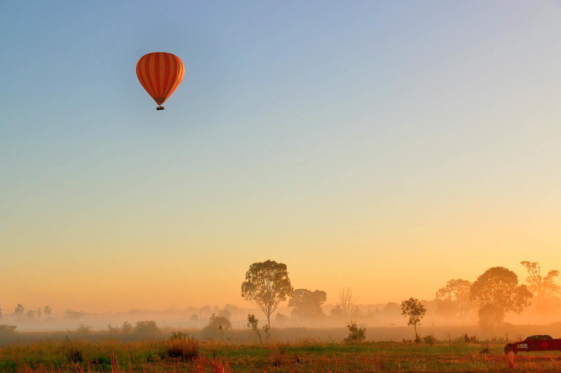 Gold Coast: Hot Air Balloon Flight, Sparkling Wine & Photos - Thumbnail 3