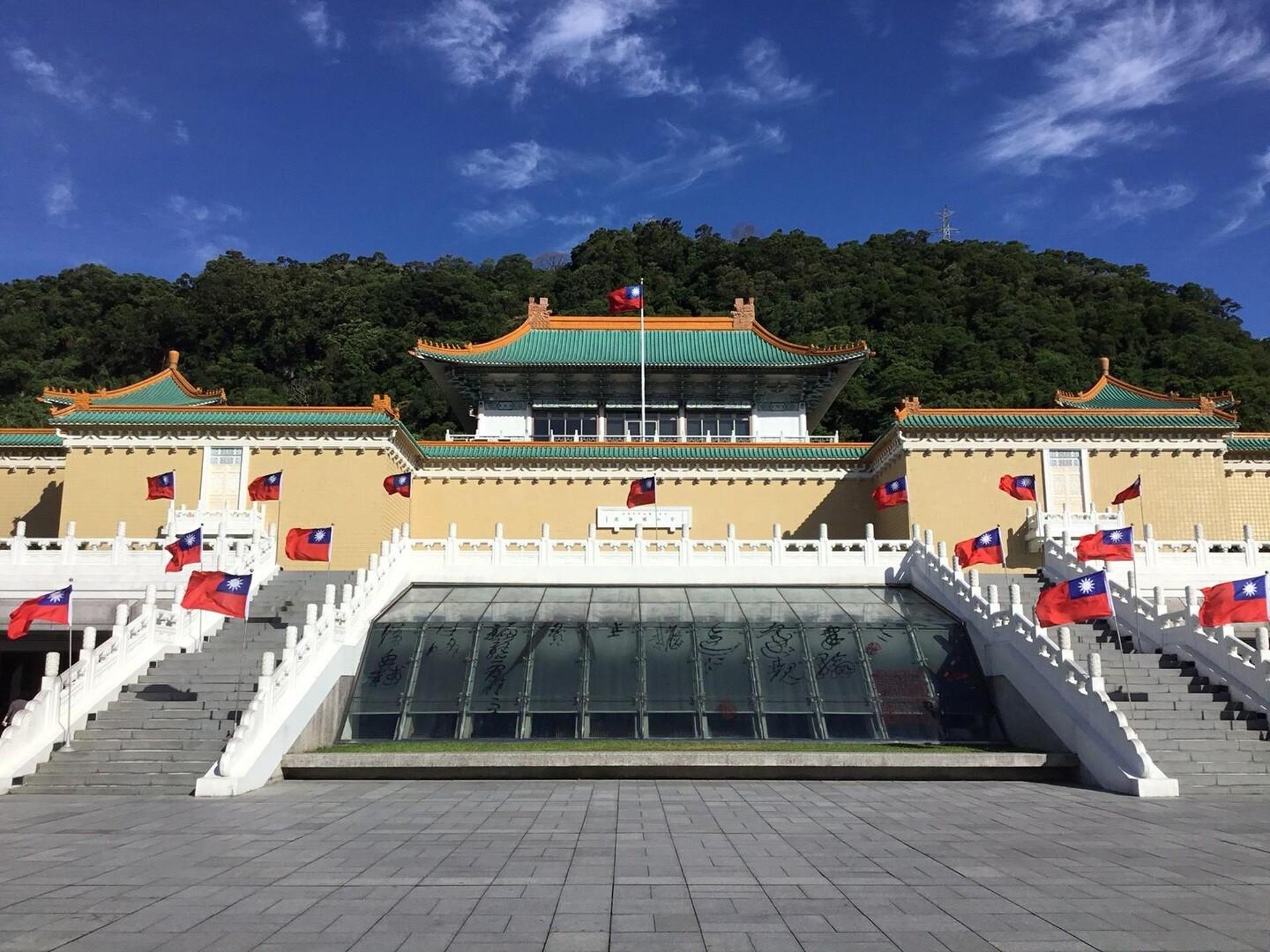 Taipei: Classic Landmarks Day Tour - Thumbnail 3