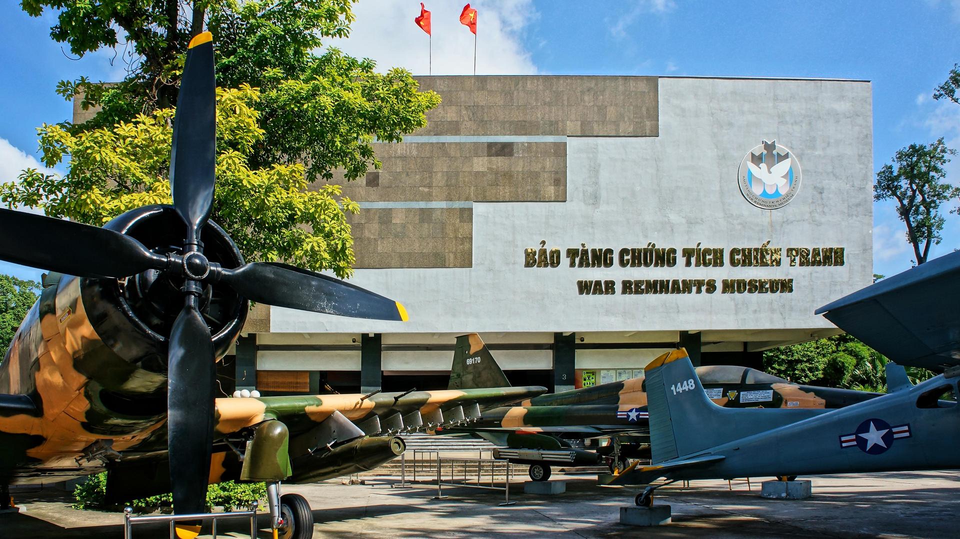 HCM: War Remnants Museum & Independence Palace Walking Tour - Thumbnail 2