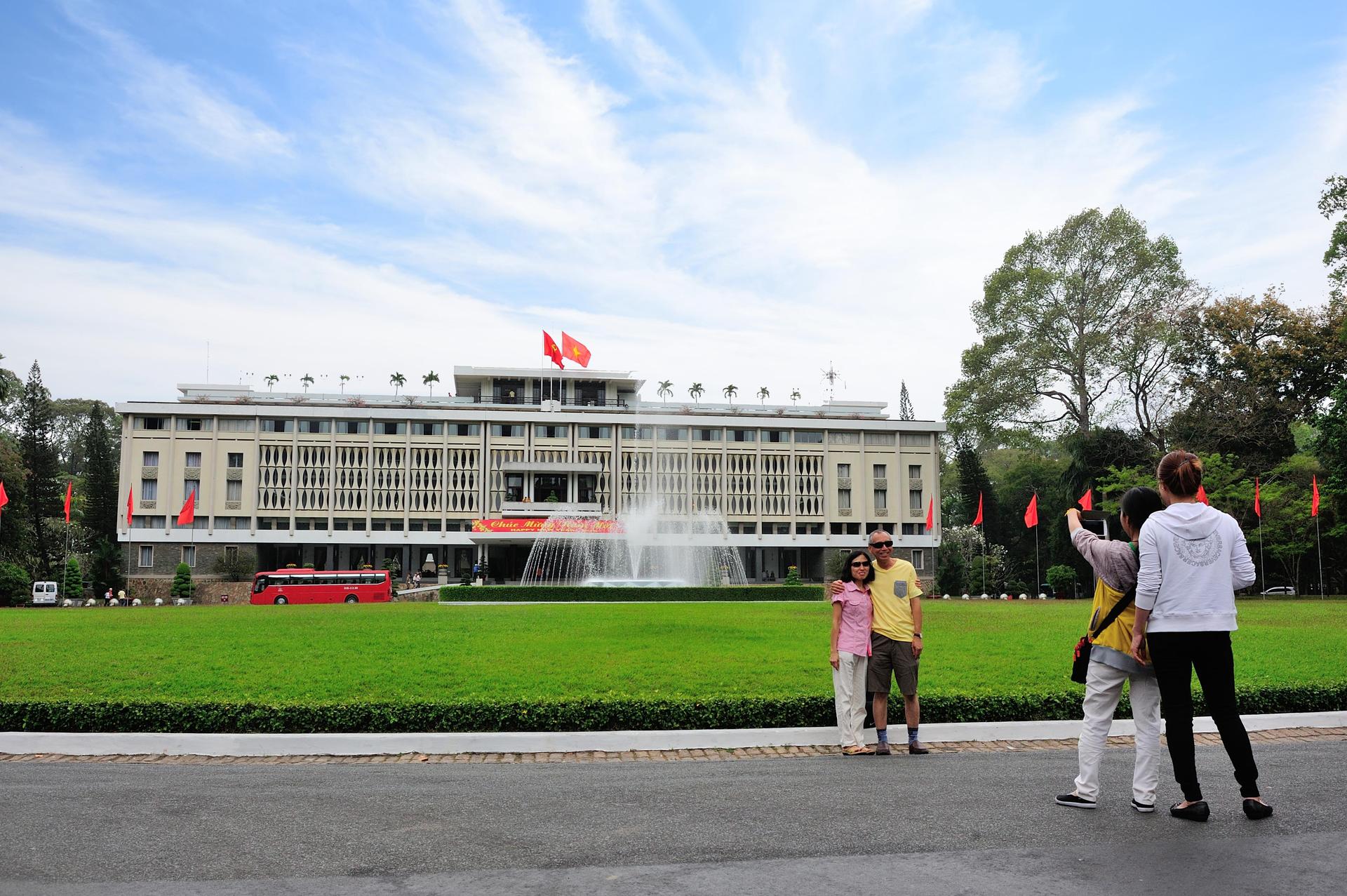 HCM: War Remnants Museum & Independence Palace Walking Tour - Thumbnail 3