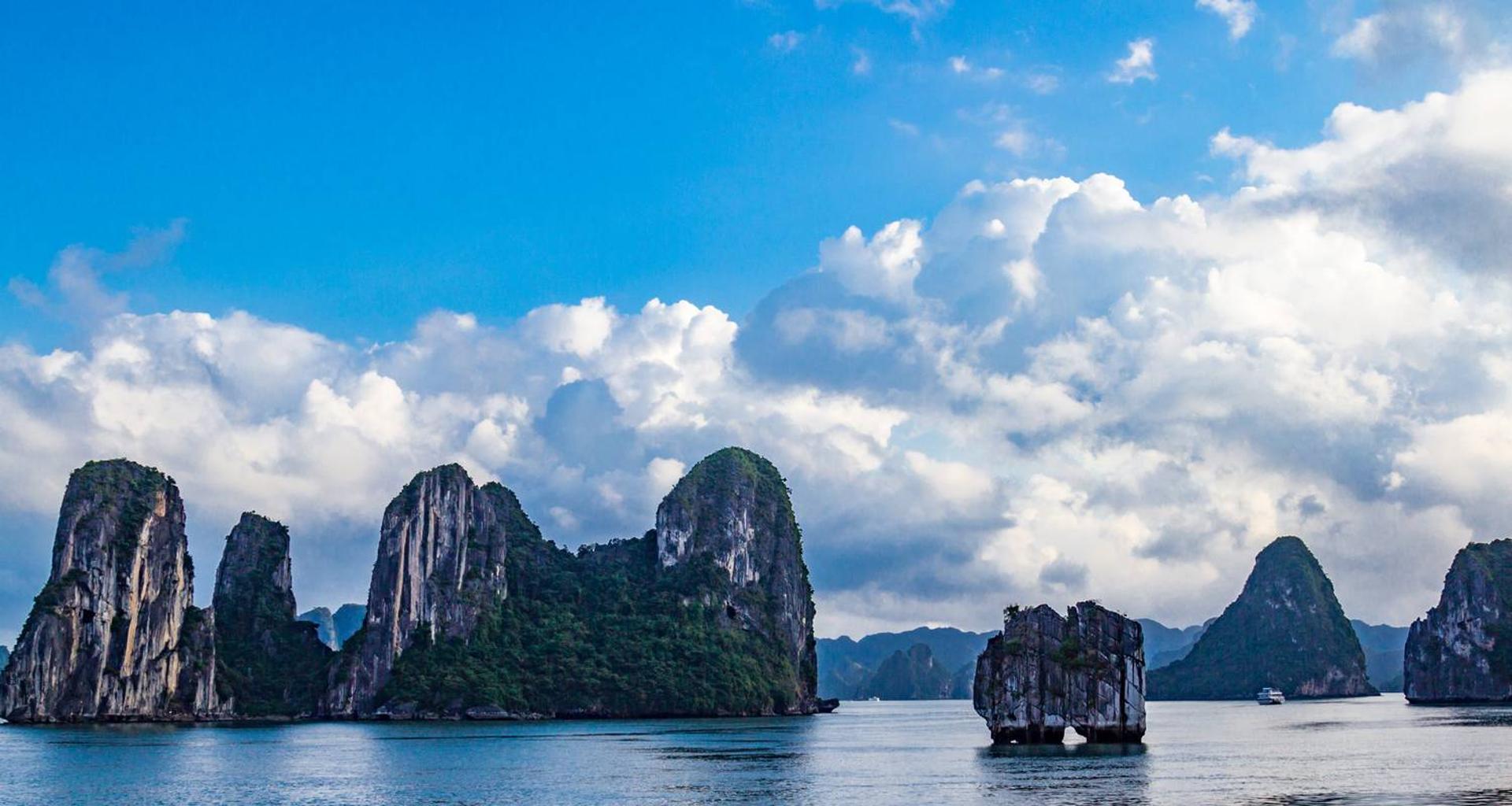 From Hanoi: Halong Bay Day Trip with Lunch and Transfers - Thumbnail 2