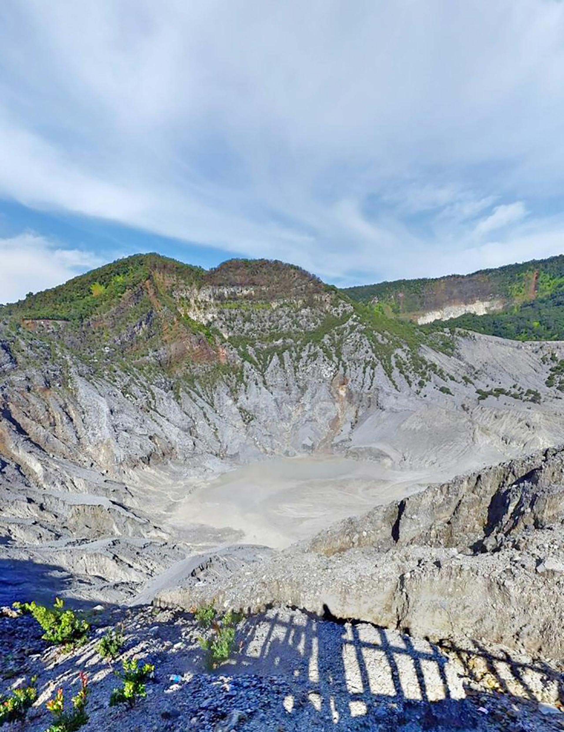 From Jakarta : Volcano, Tea & Rice Fields, Hot Spring - Thumbnail 3