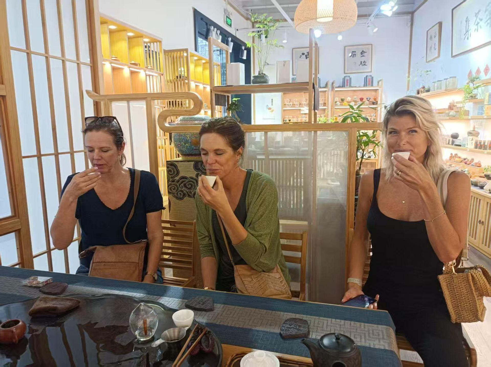 Biking Real Shanghai& Tea Tasting Experience - Thumbnail 3