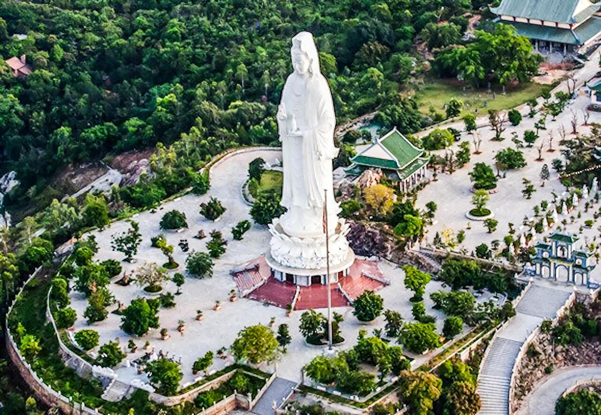 Da Nang/Hoi An: Lady Buddha, Marble Mountains & Am Phu Cave - Thumbnail 2