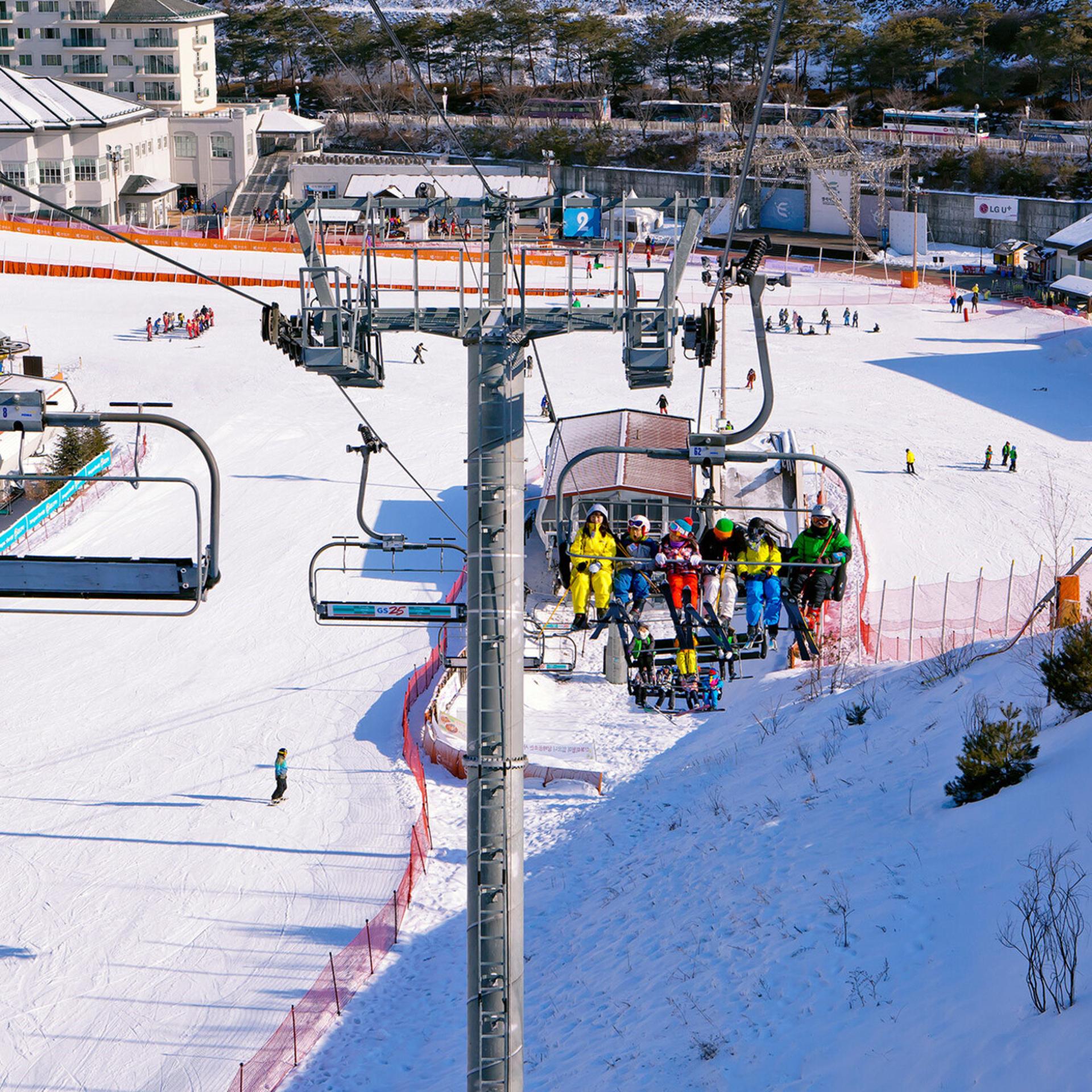 Seoul: Elysian Gangchon Winter Ski with Eobi Ice Valley Tour - Thumbnail 2