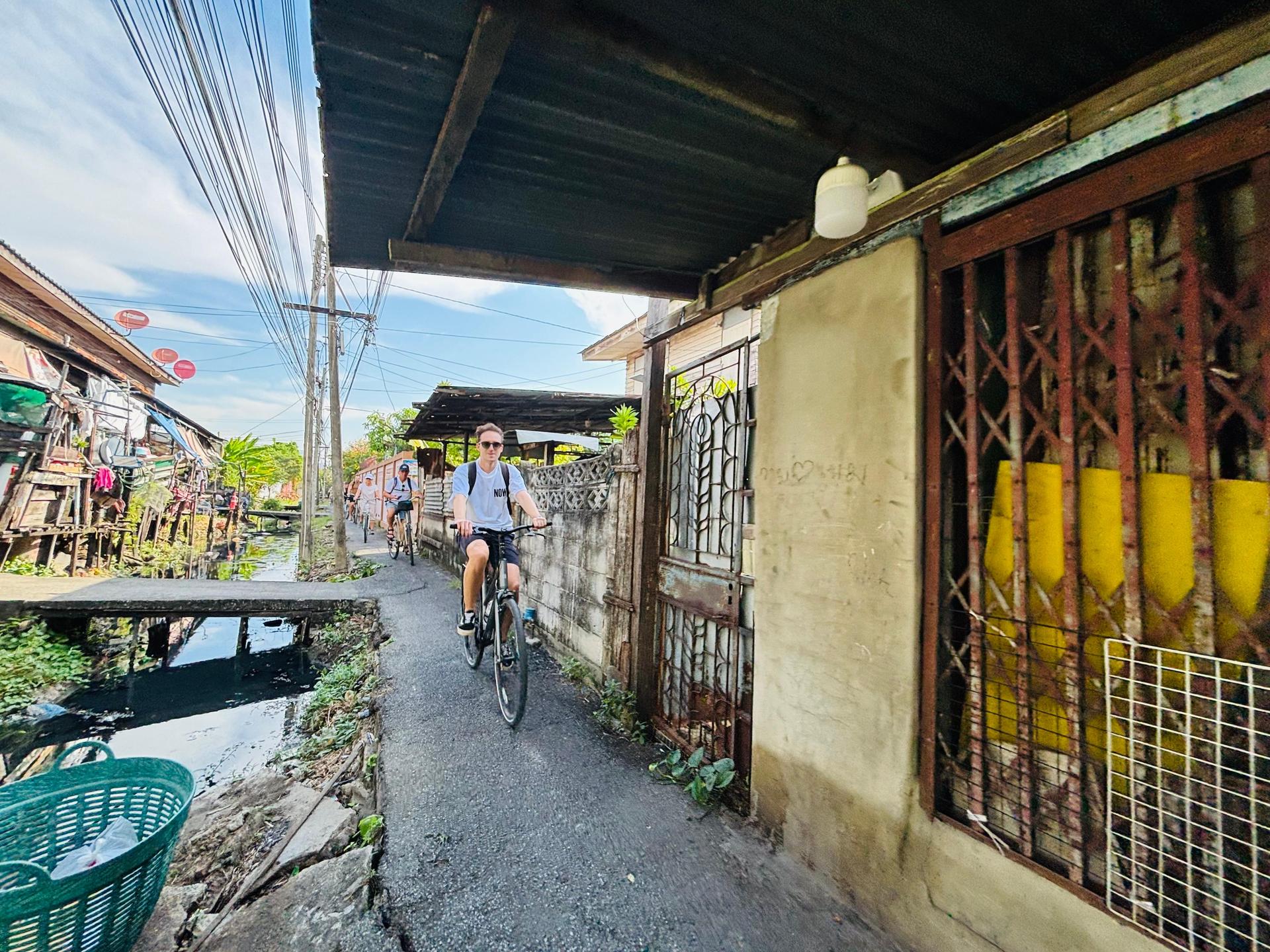 Bangkok: Temples, Canals & Local Life Bike Tour - Thumbnail 3
