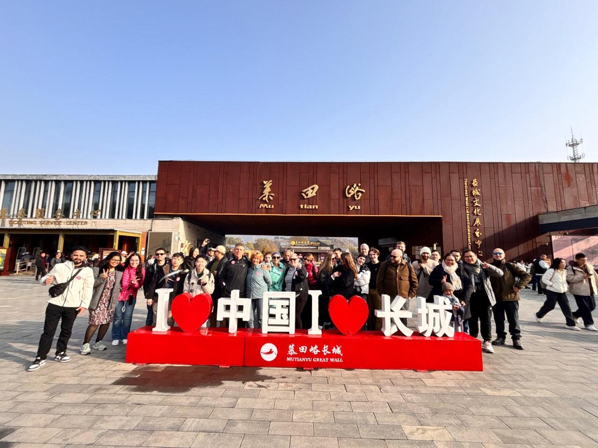 Beijing: Mutianyu Great Wall ENG/ESP/RUS Guided Bus Tour - Thumbnail 2
