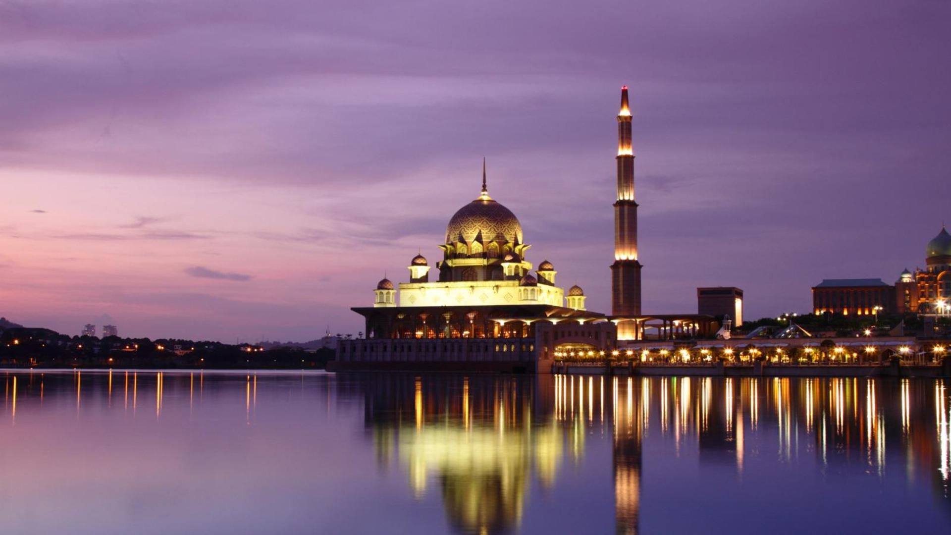 Kuala Lumpur: Putrajaya Sunset Cruise & KL Night Exploration - Thumbnail 3