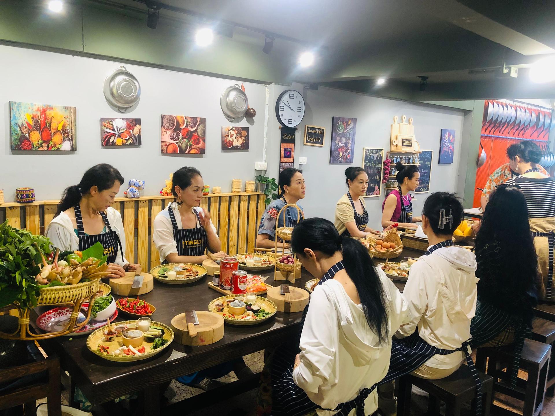 Bangkok: Tingly Thai Cooking School Half-Day Cooking Class - Image 1