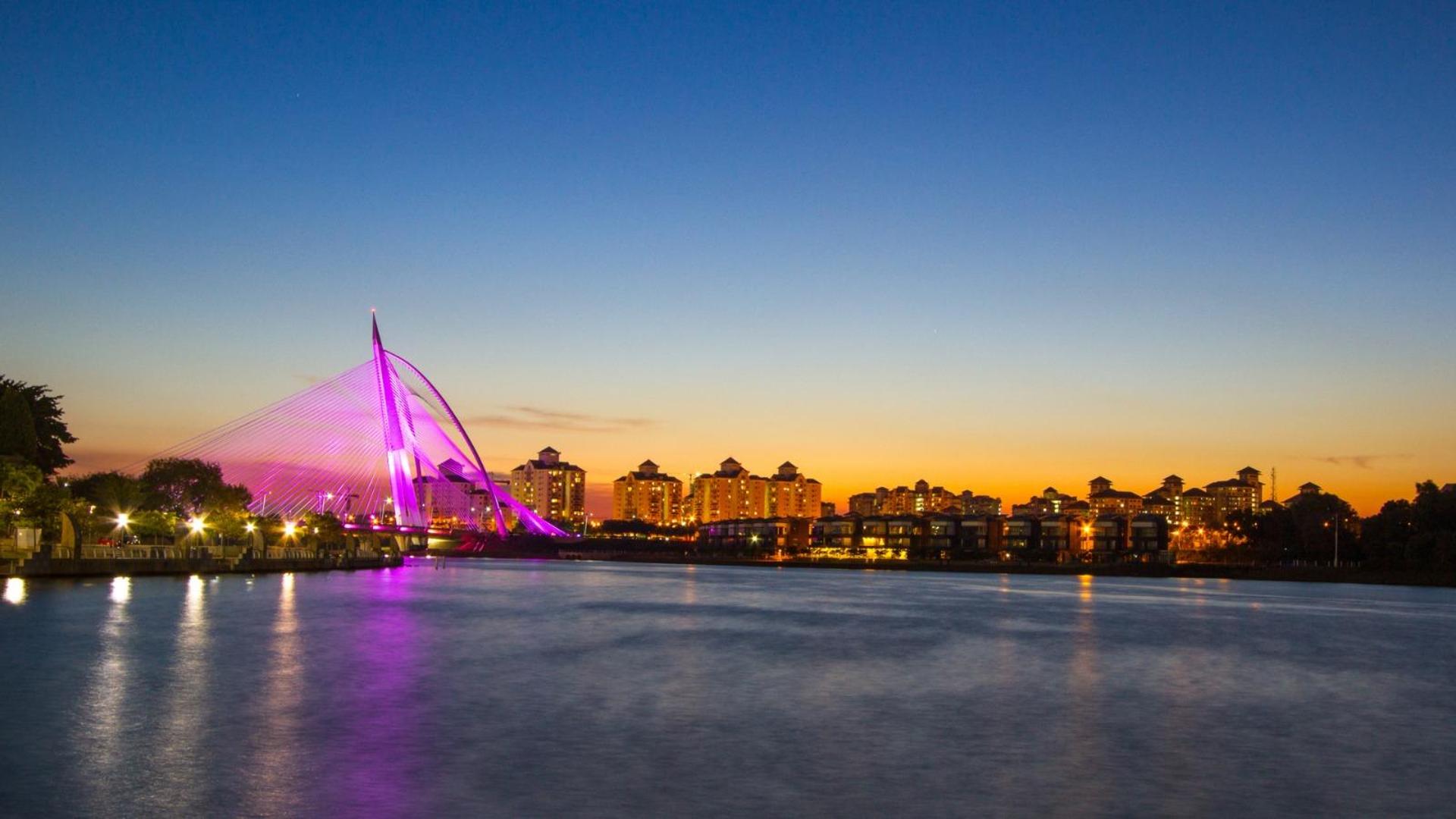 Kuala Lumpur: Putrajaya Sunset Cruise & KL Night Exploration - Image 1