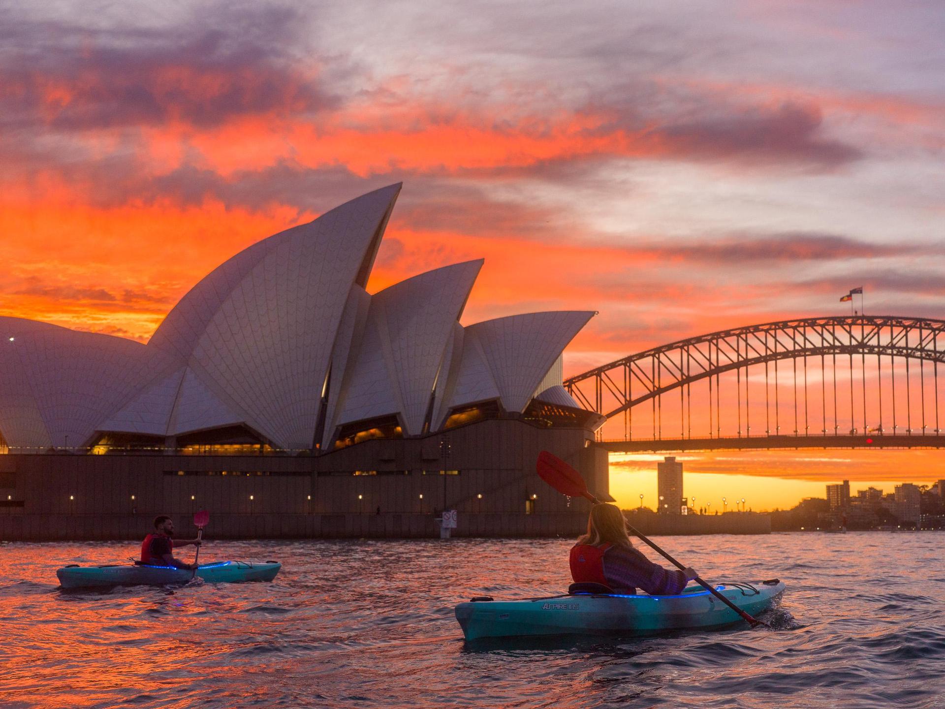 Sydney: Harbour Sunrise Kayak Tour - Image 1