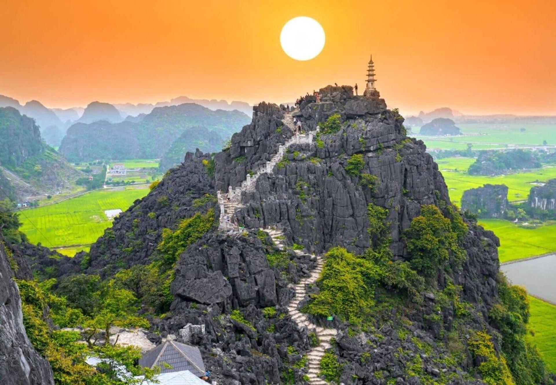 Ninh Binh: Trang An Boat Ride, Bich Dong, Mua Cave Sunset - Image 1