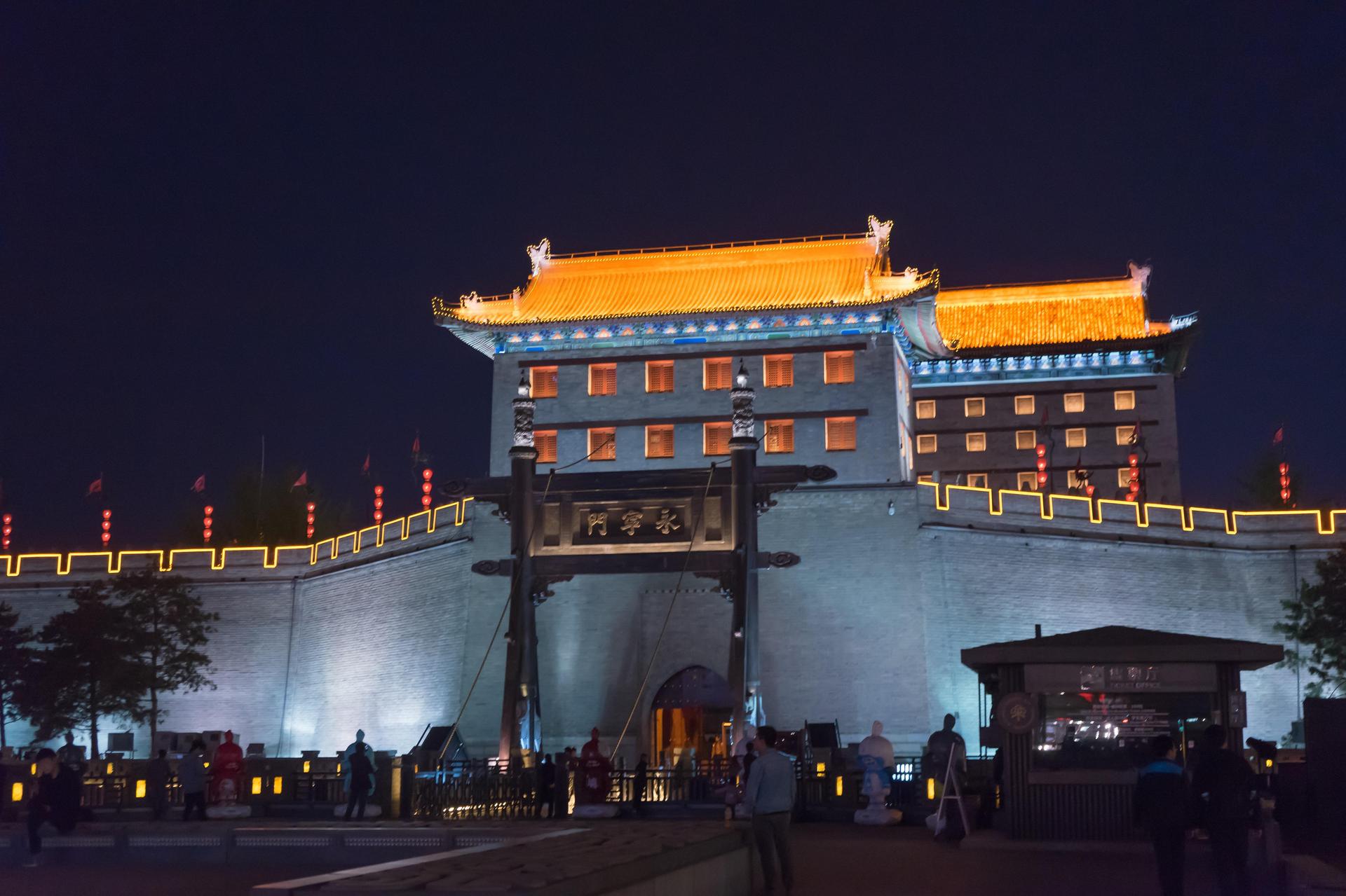 Xi'an: City Wall & Old Town Walking Tour w/ 10+ Food Tasting - Thumbnail 2