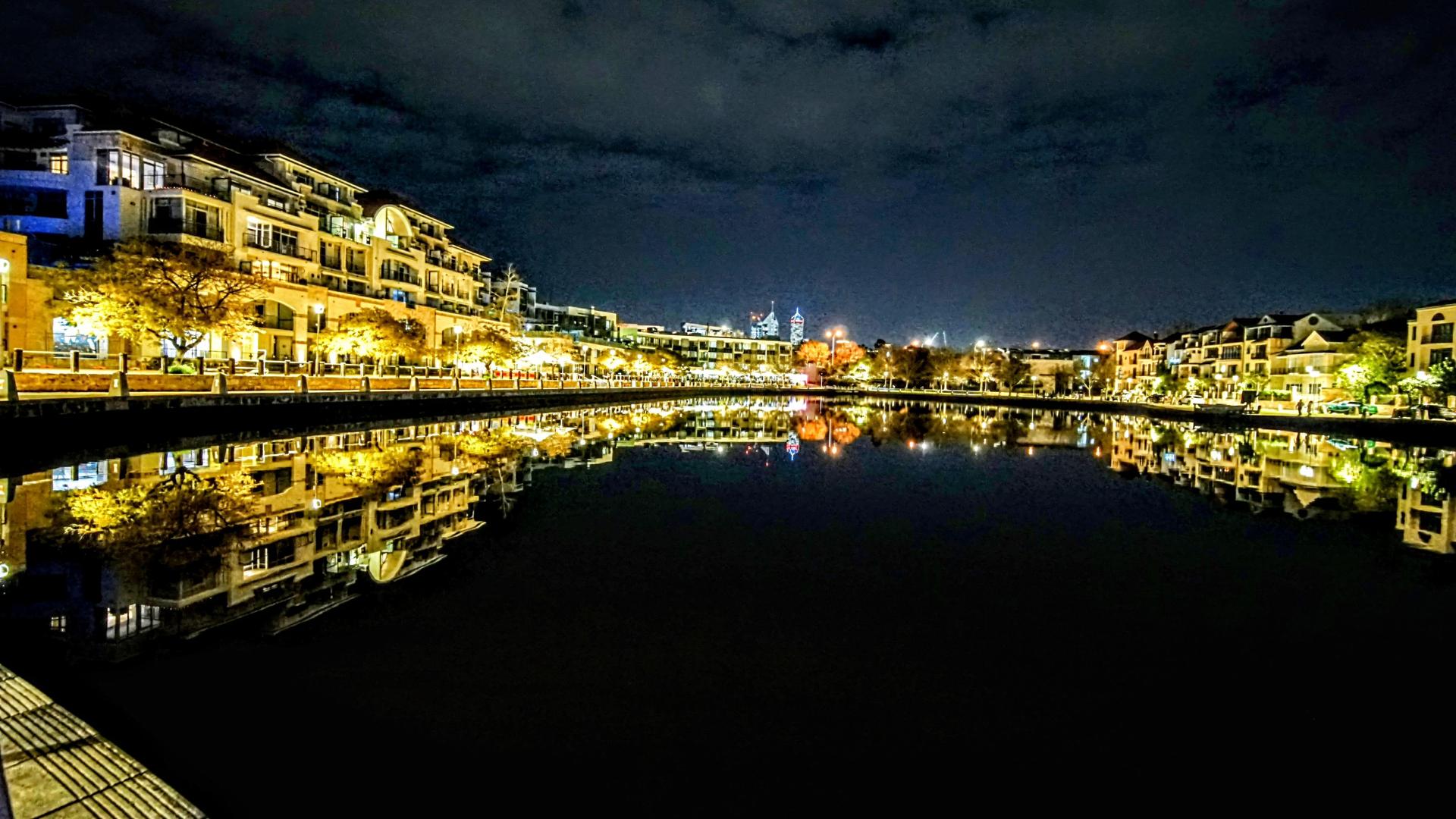 Perth: City Lights Instagram Bus Tour with Dessert - Thumbnail 3