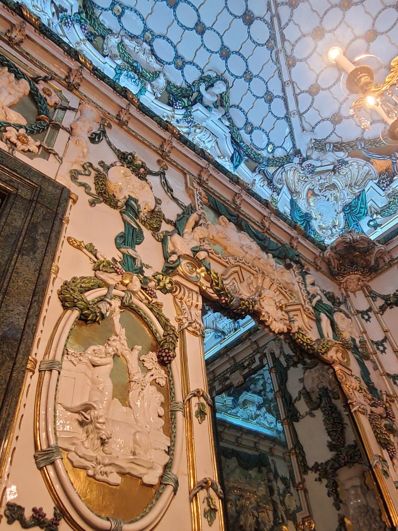 Guided tour inside the magnificent Throne Room of Madrid's Royal Palace, showcasing Baroque architecture and opulent gold details. Guided tour inside the magnificent Throne Room of Madrid's Royal Palace, showcasing Baroque architecture and opulent gold details.