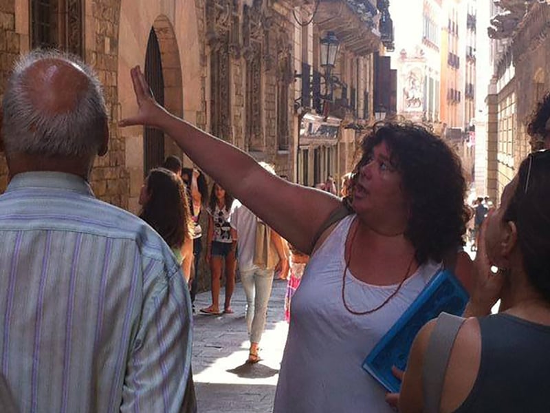 Small guided tour group exploring the historic Gothic Quarter and Barcelona Cathedral in sunlight. Small guided tour group exploring the historic Gothic Quarter and Barcelona Cathedral in sunlight.