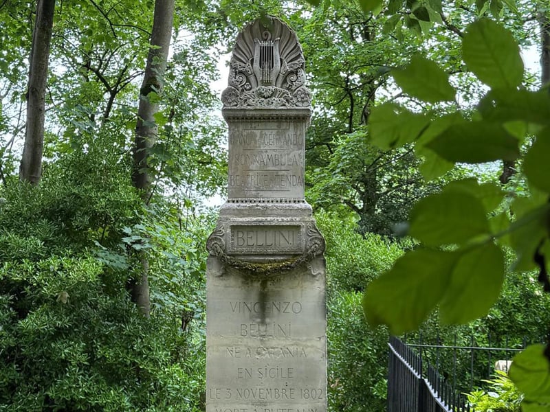 A small group on a personalized VIP tour in Père Lachaise Cemetery, Paris, with a guide sharing stories about famous residents. A small group on a personalized VIP tour in Père Lachaise Cemetery, Paris, with a guide sharing stories about famous residents.