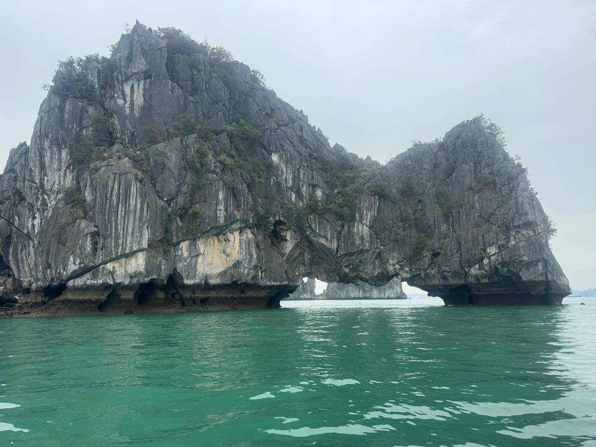 Hanoi: Ha Long Bay Day Trip, VIP Cruise with Kayak and Buffet
