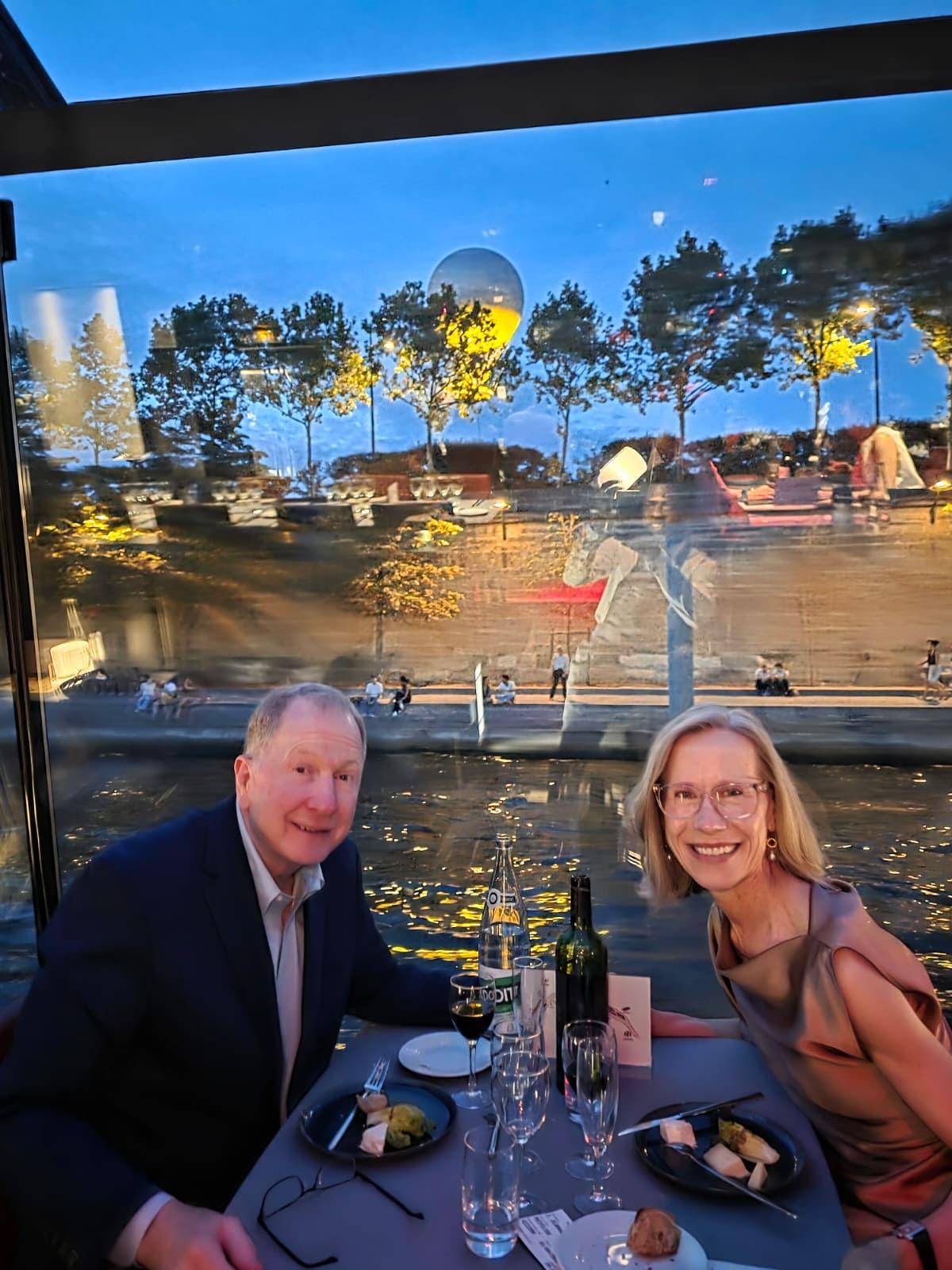 Paris: 3-Course-Dinner Cruise on the Seine with live music