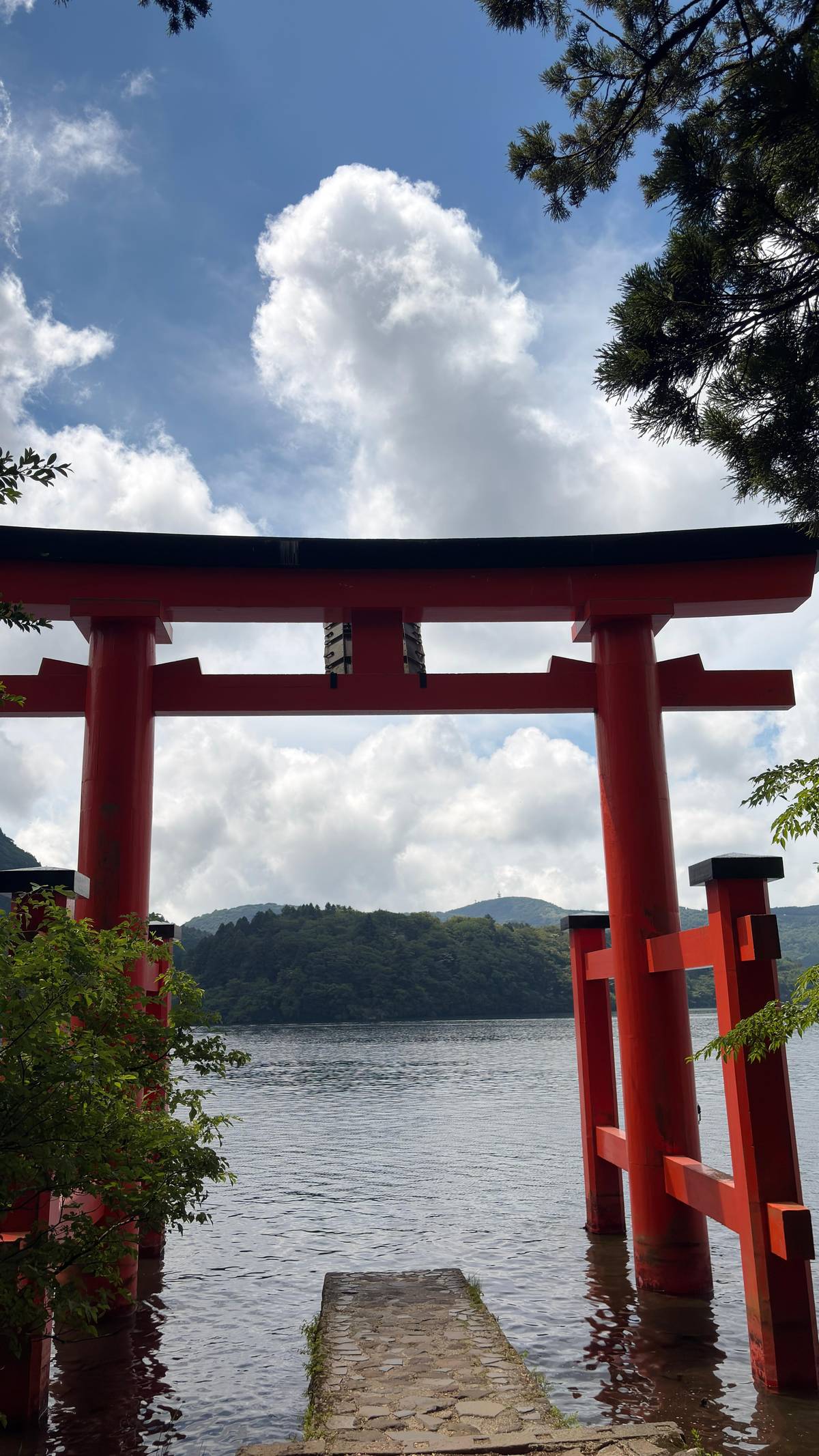 Both, A night in Hakone en route