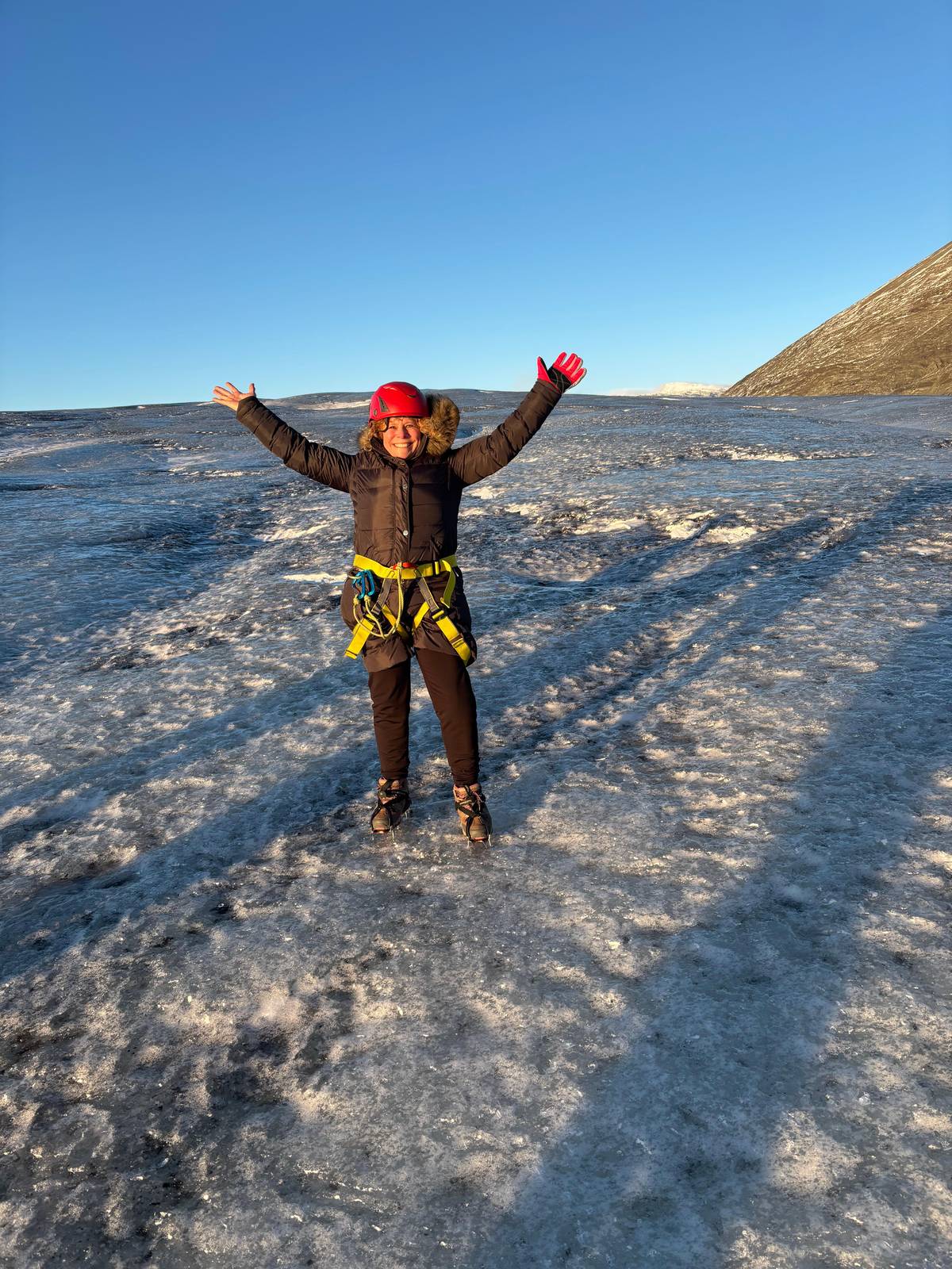 Jökulsárlón: Glacier Hike, Ice Cave and Photoshoot Package