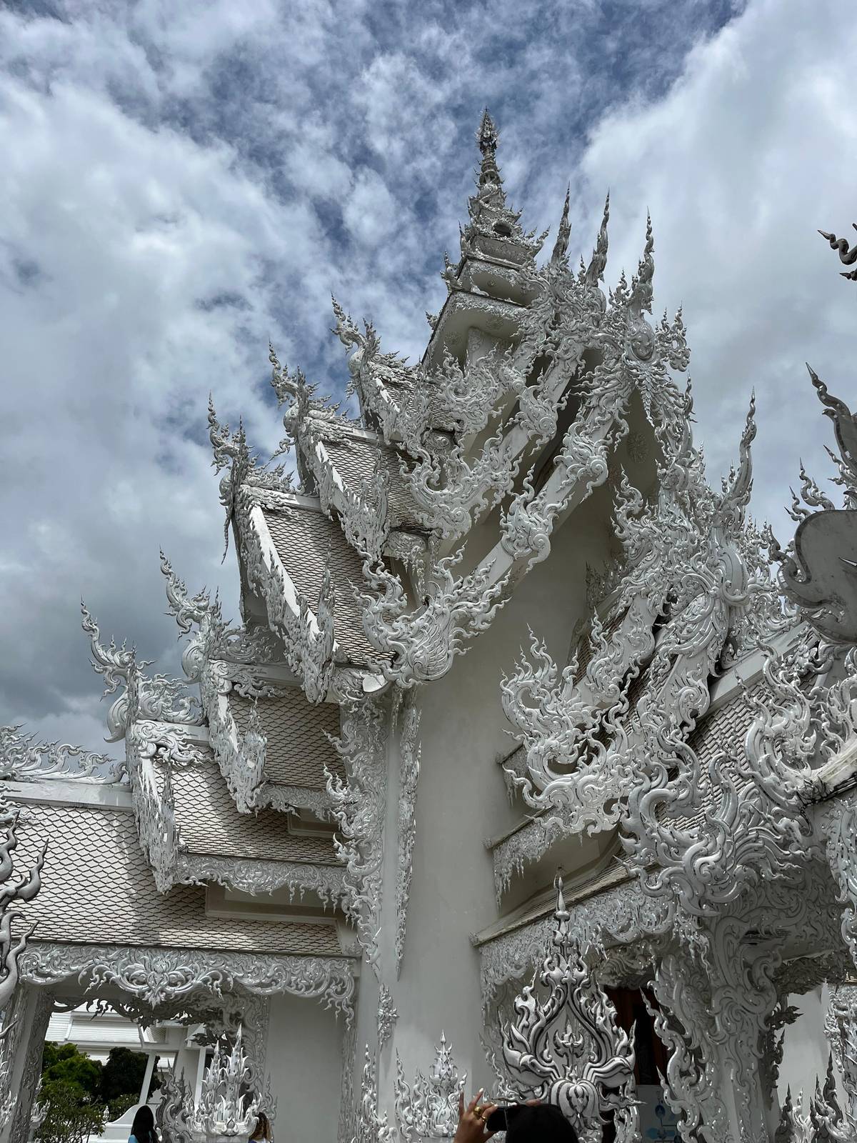 Silver-white carving on the eaves of the White Temple