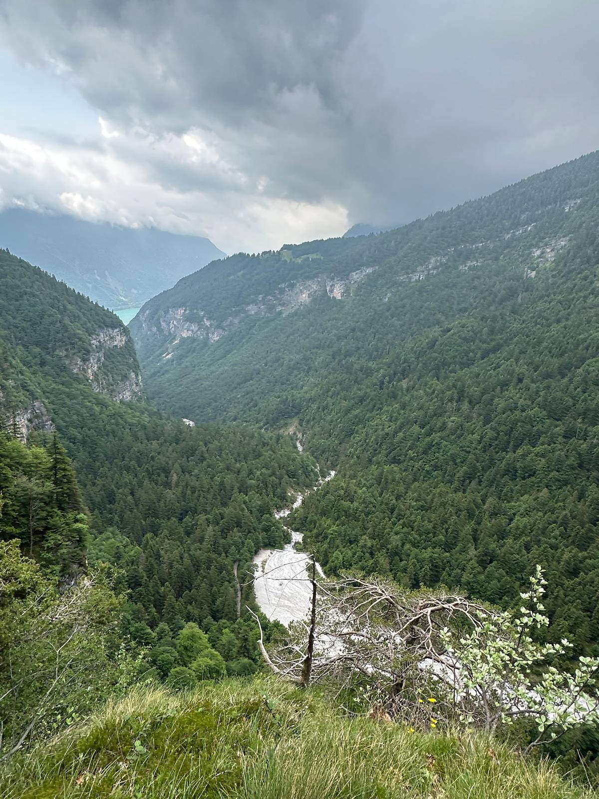 The valley falling away towards the lake