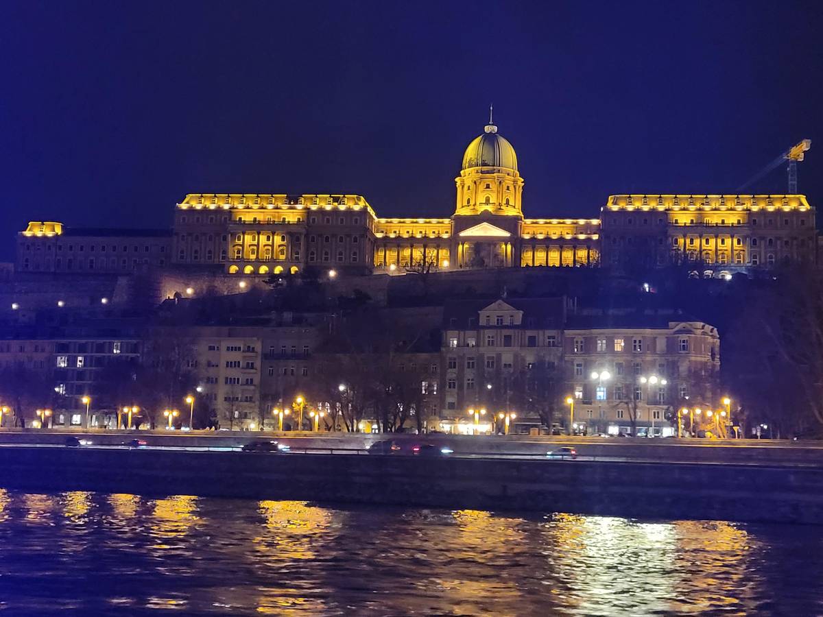 Budapest: Parliament Panorama Cruise with Törley Prosecco
