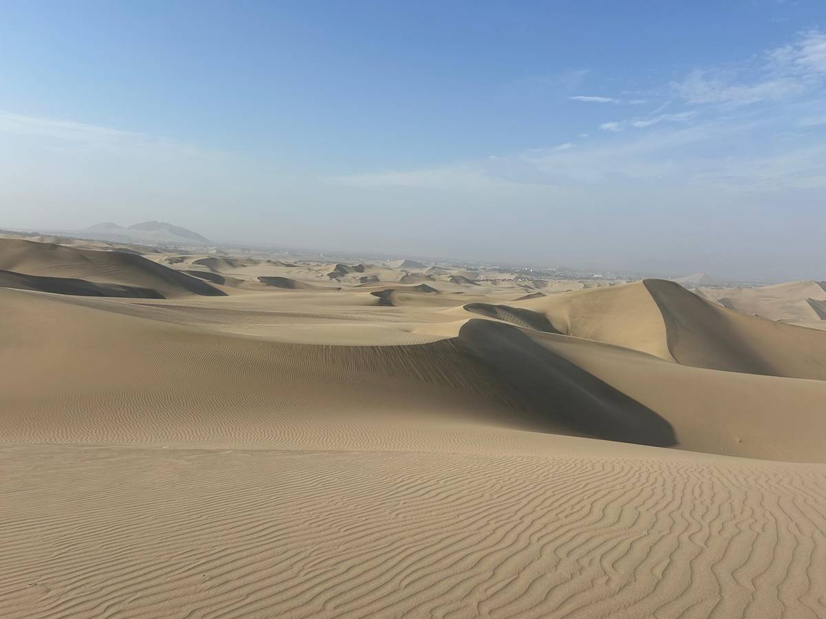 Huacachina: Buggy en las Dunas al Atardecer y Sandboarding