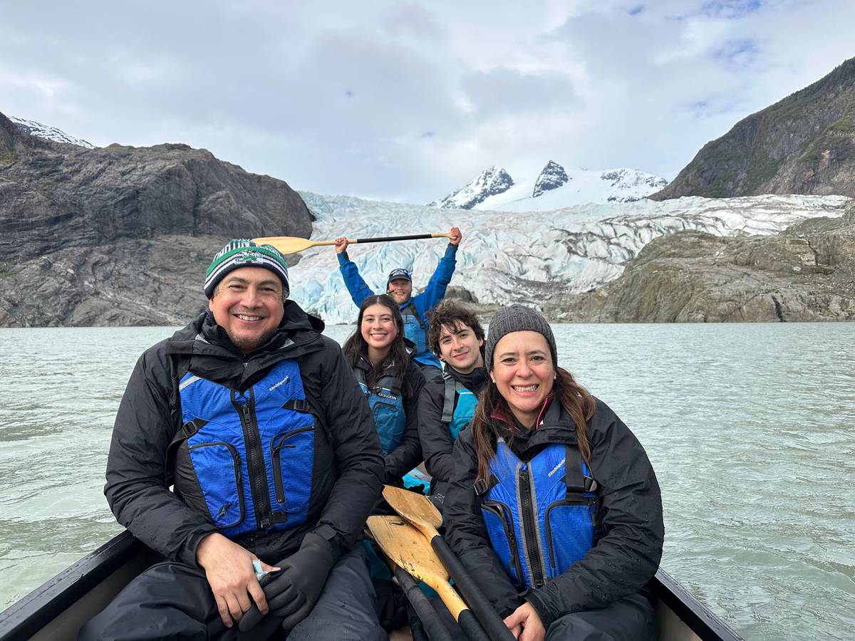 Juneau: Mendenhall Lake Canoe Tour