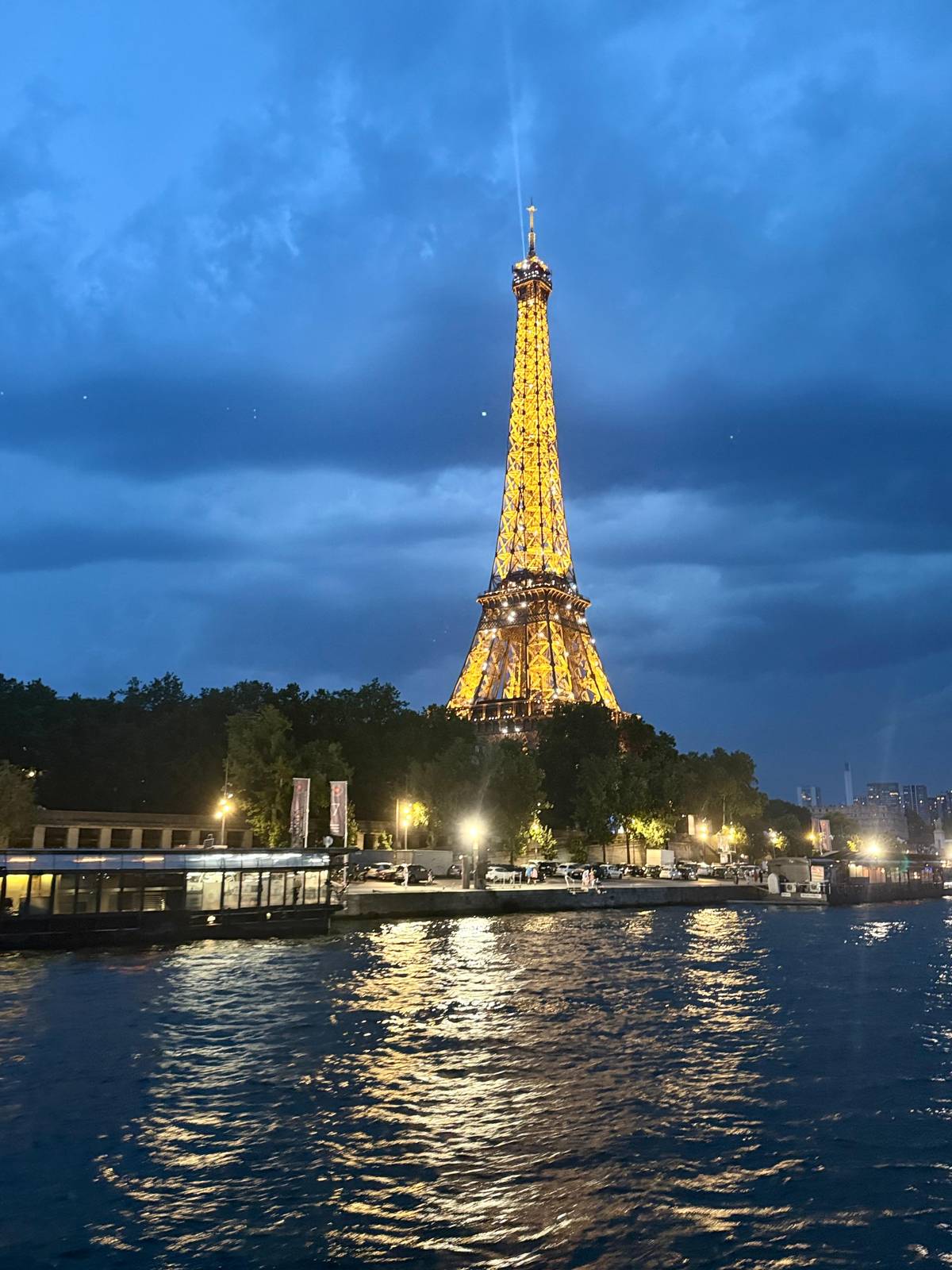 Paris: Seine River Sightseeing Evening Cruise with Champagne