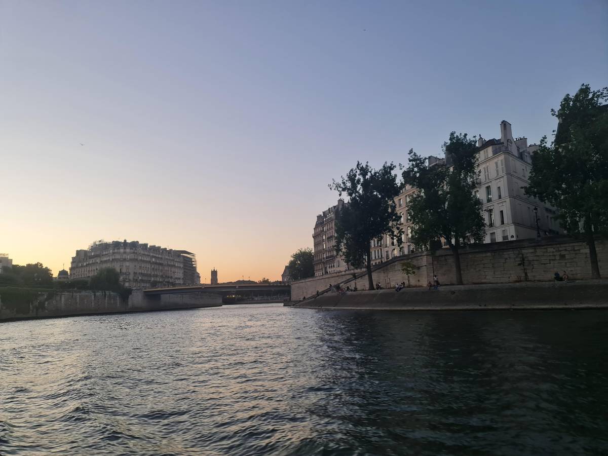 Paris: Evening River Cruise with Music
