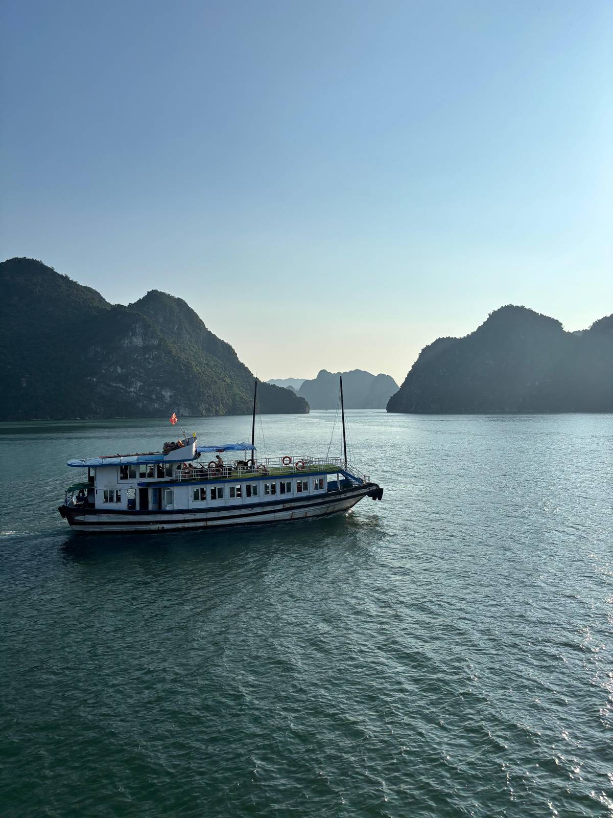 Hanoi: Ha Long Bay Day Cruise with Swimming, Meal and Kayaking