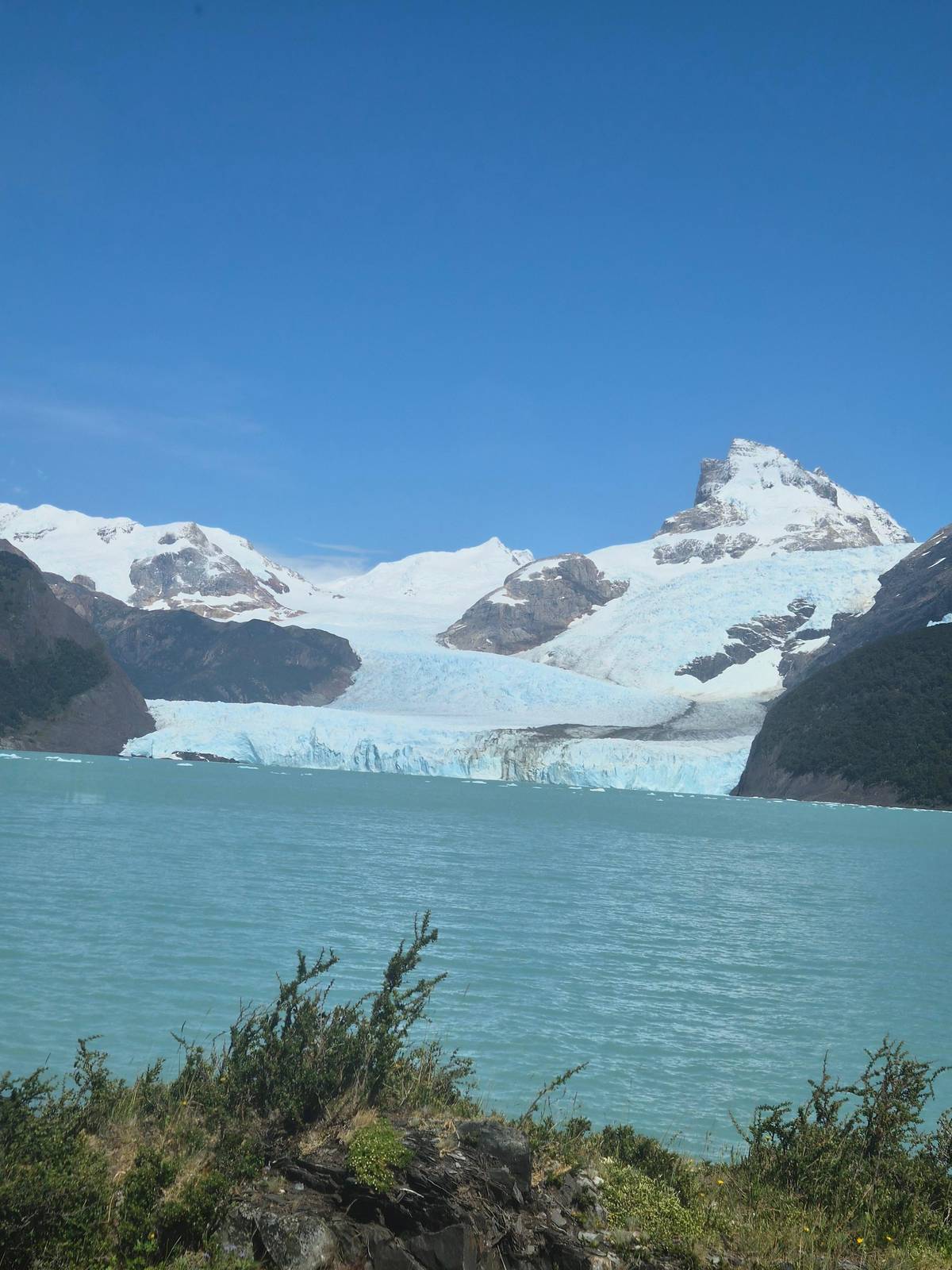 The glacier and the peaks above it