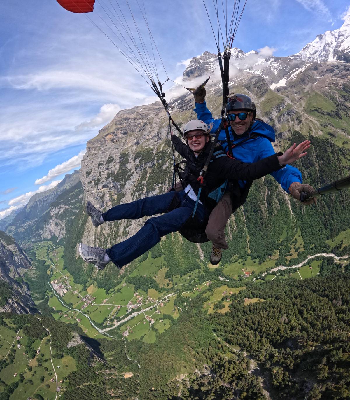 Tandem paragliding flight from Mürren