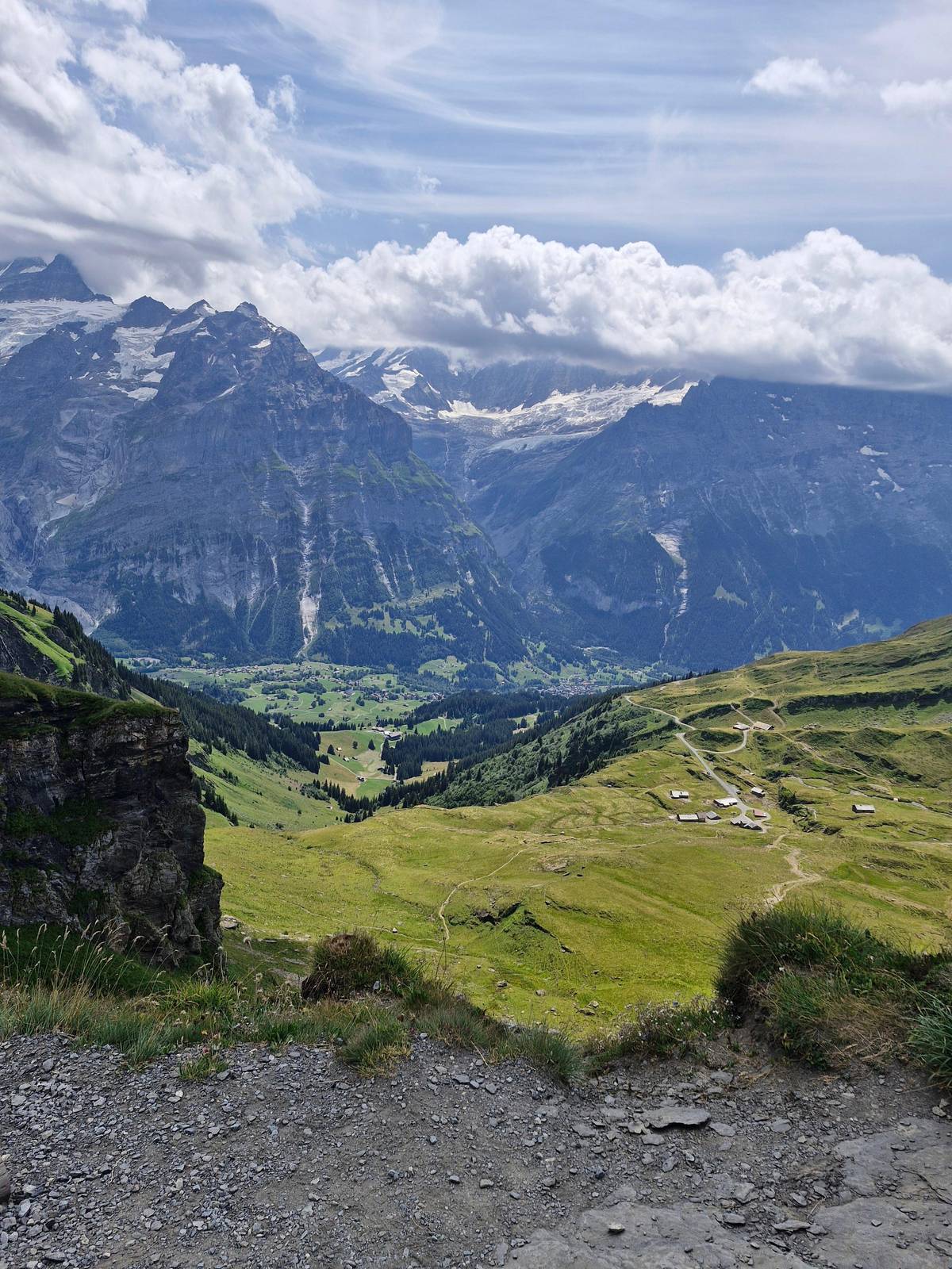 Zurich: Guided Tour of Grindelwald, Interlaken and Lauterbrunnen