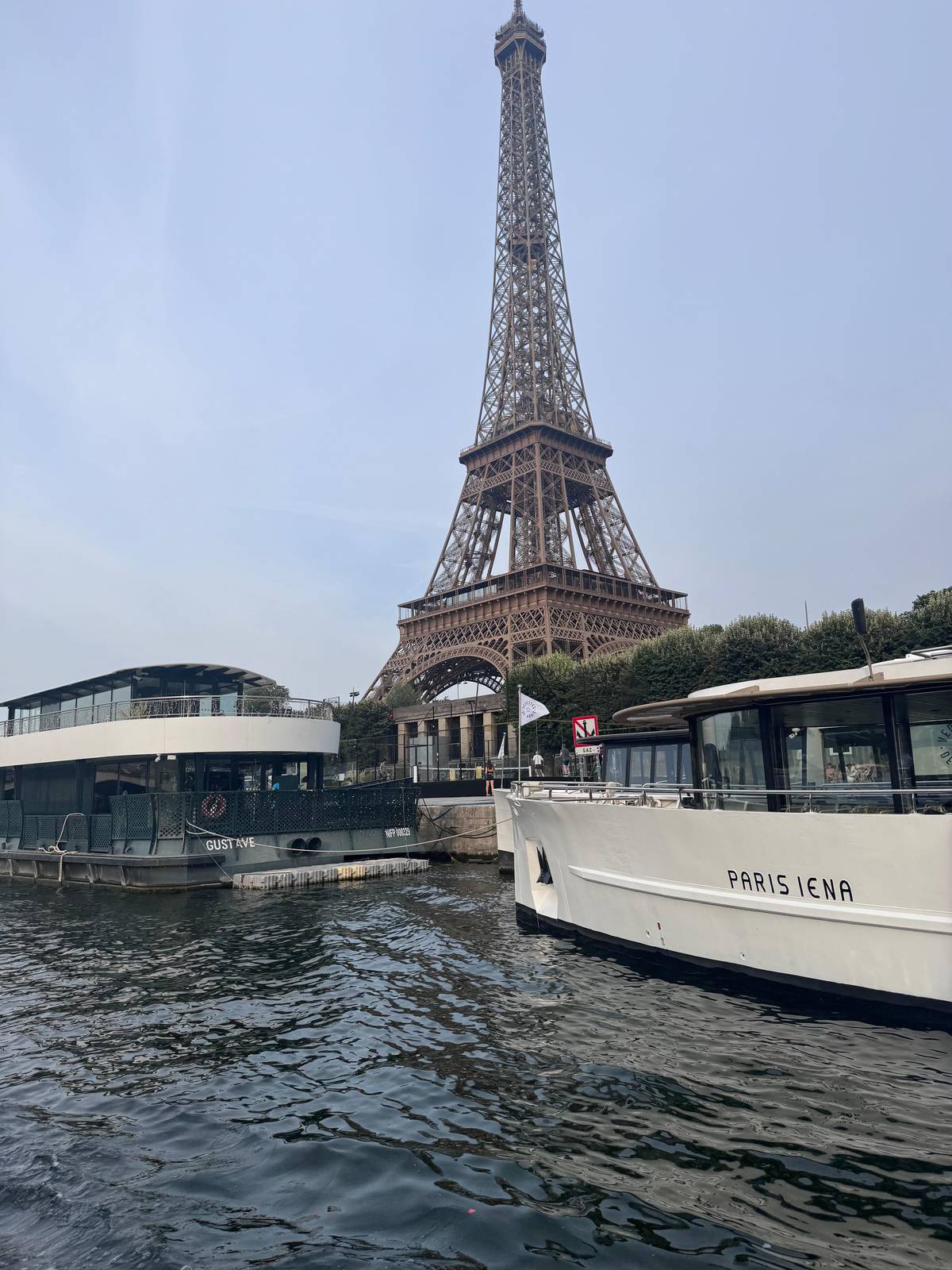 Seine river cruise tickets: where to buy, what they cost and how they work